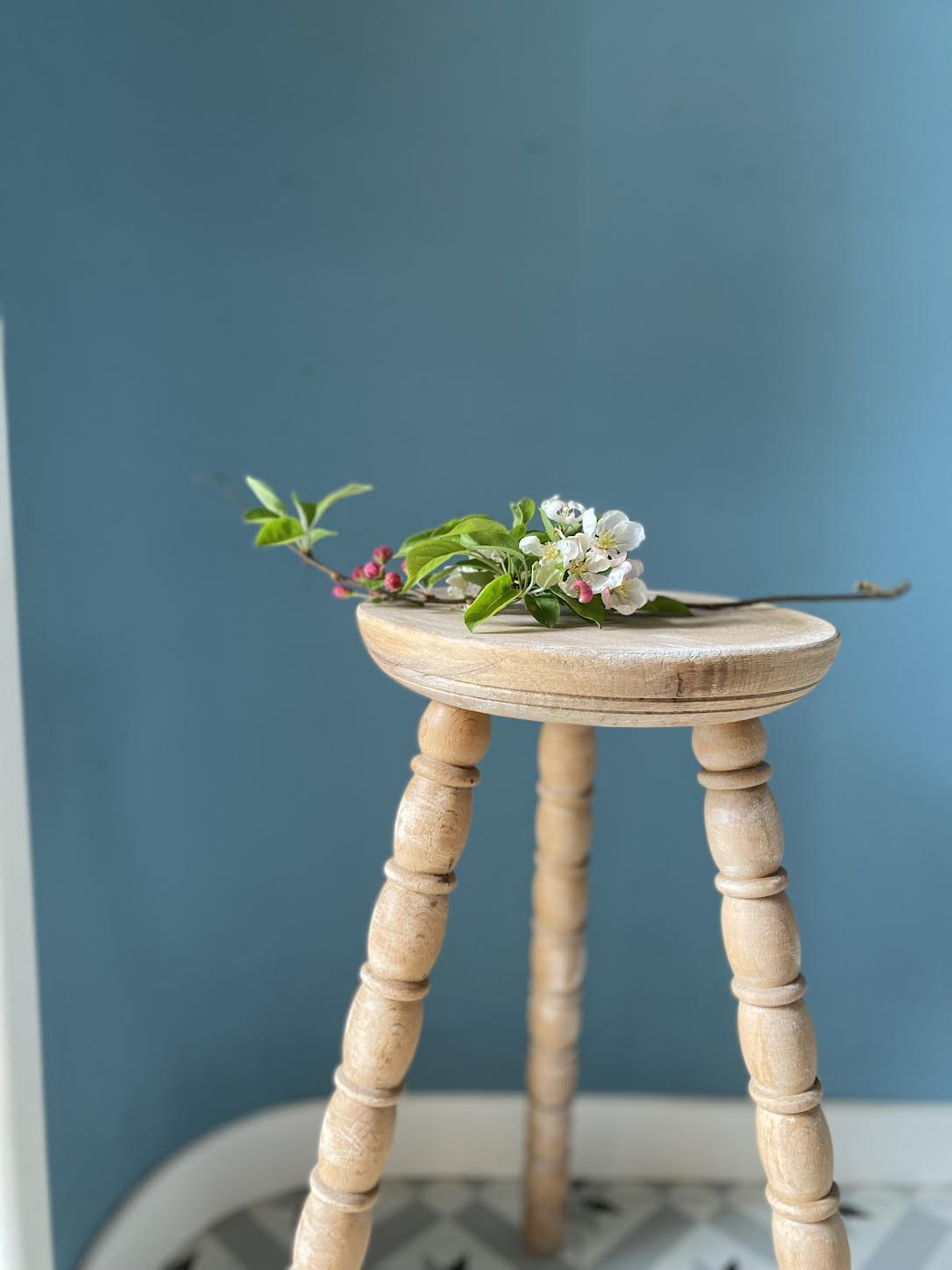 Tripod stool