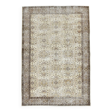 Tapis vintage à bordure florale marron et beige, 184 x 268 cm