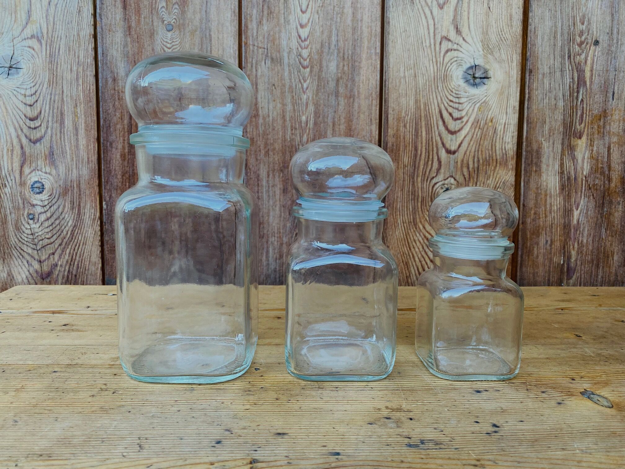 Trio of apothecary jar in transparent glass.