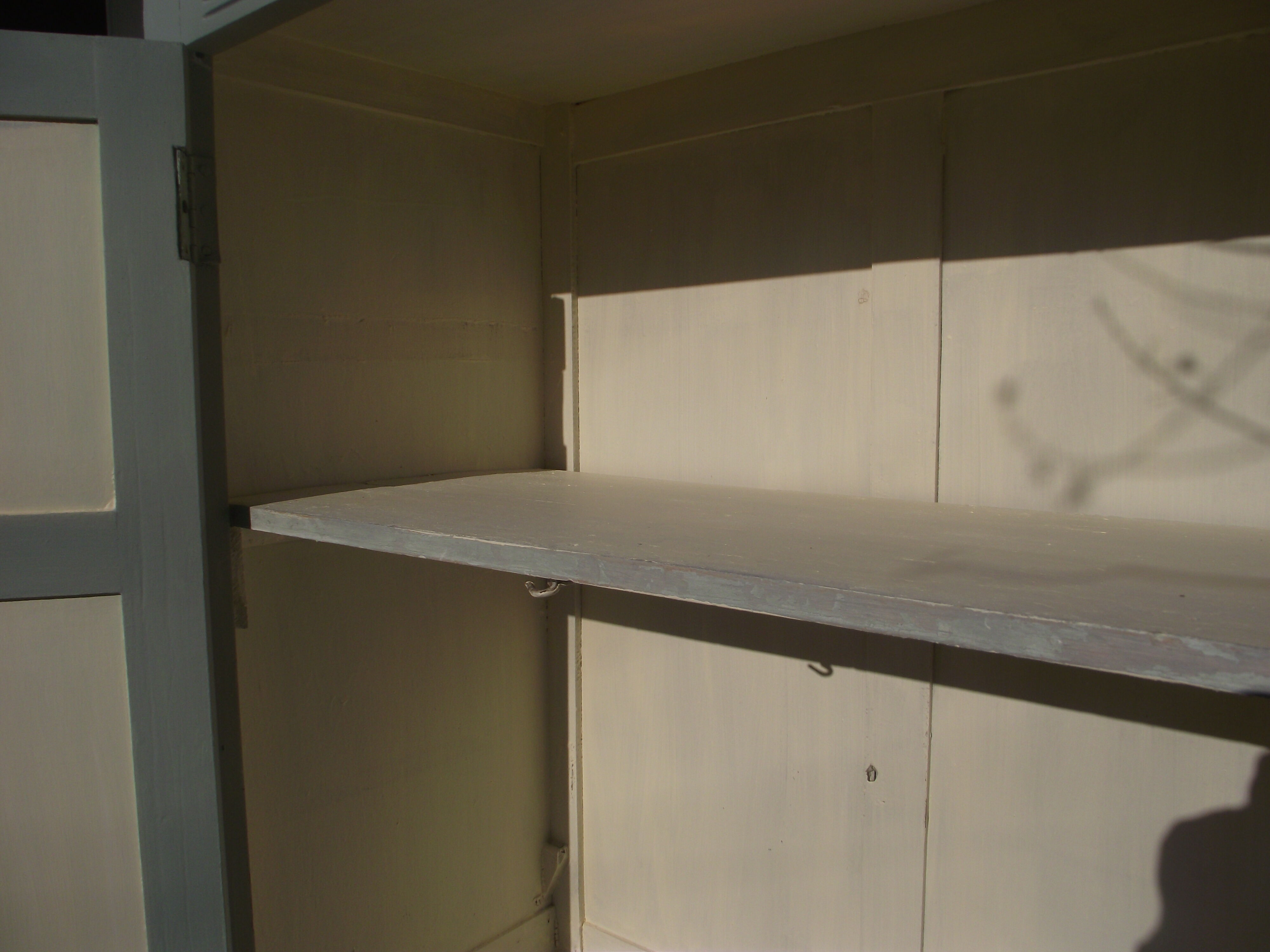 Armoire parisienne peinte