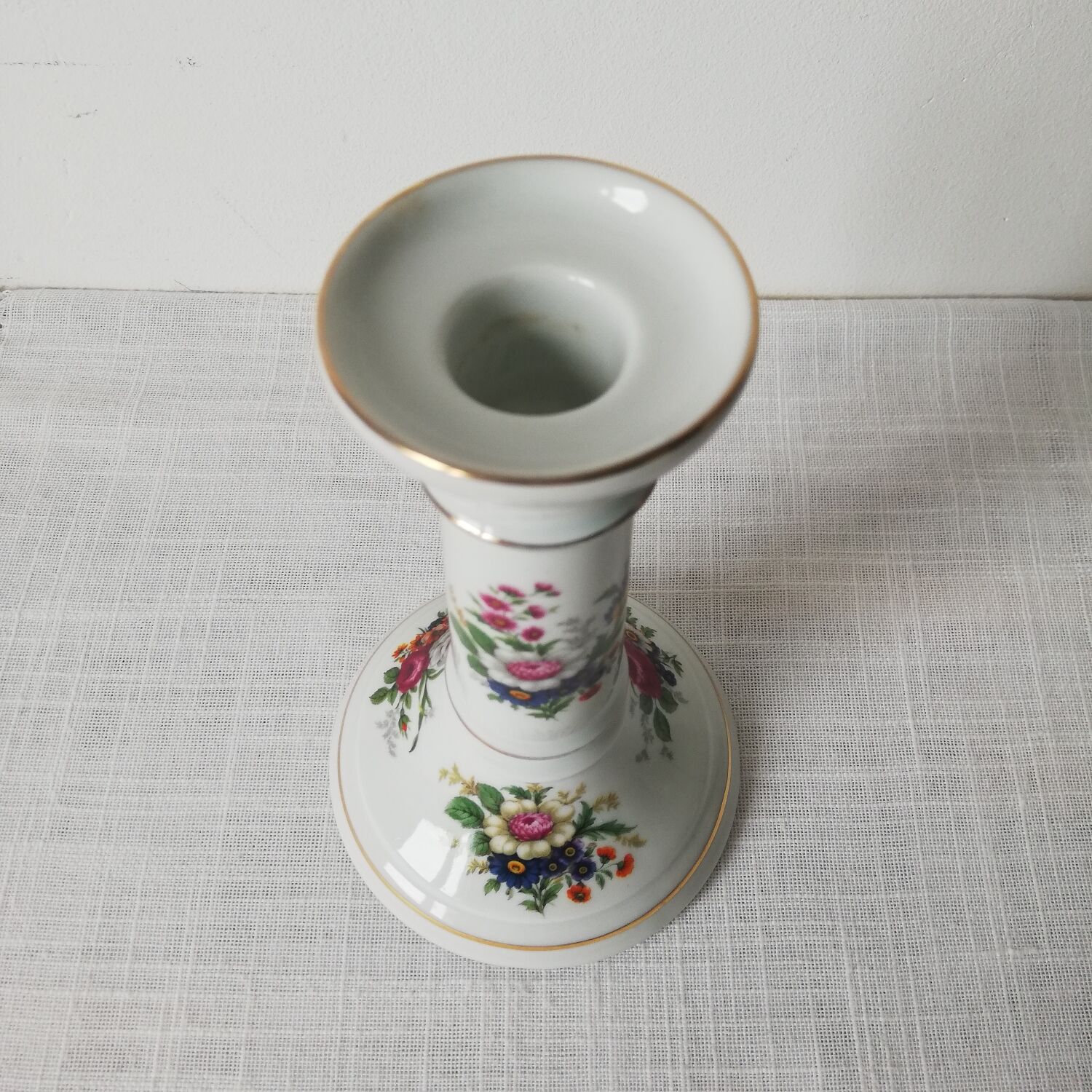 Porcelain candle holder