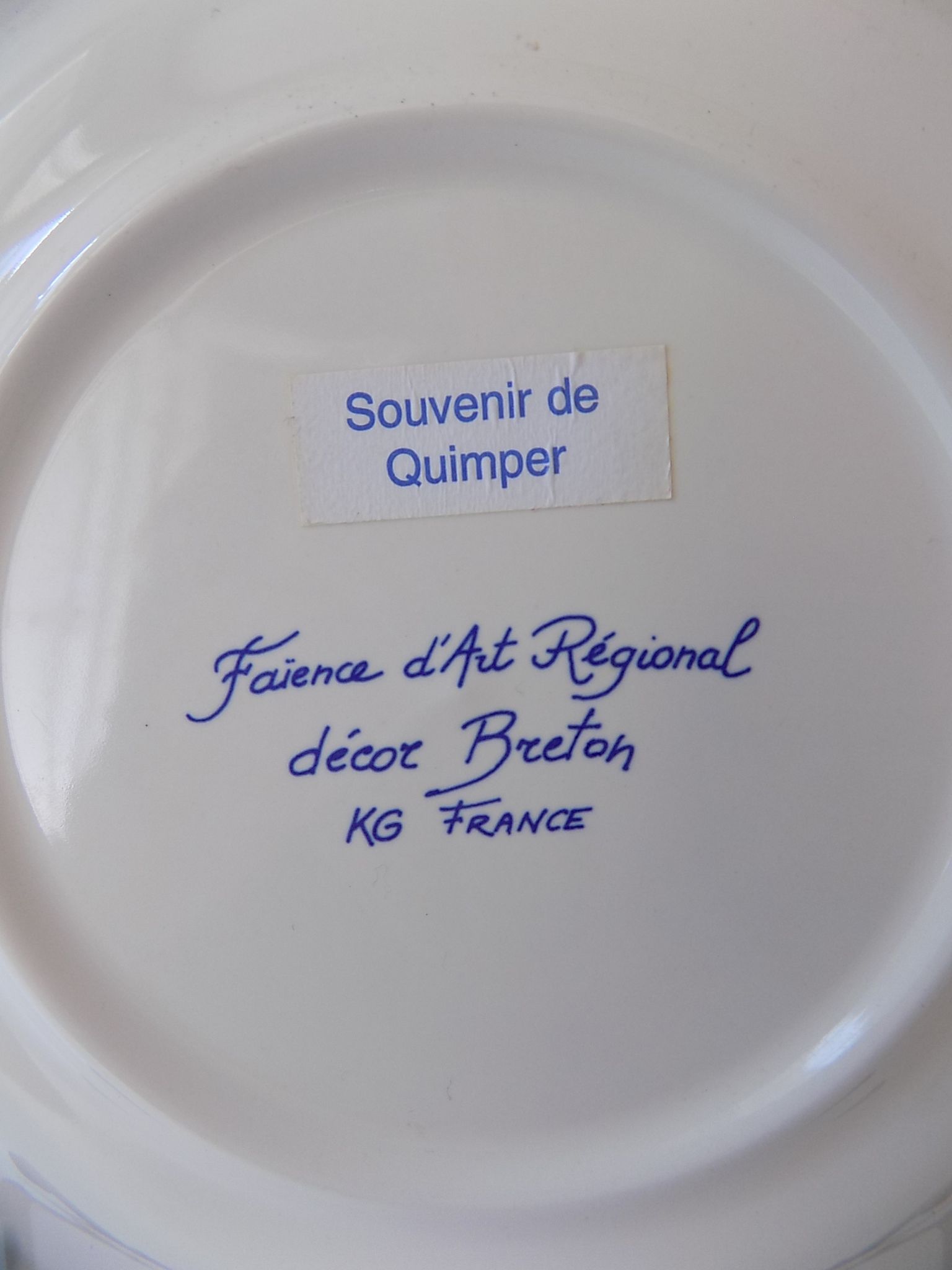 Plate of Breton earthenware of regional art KG France Quimper