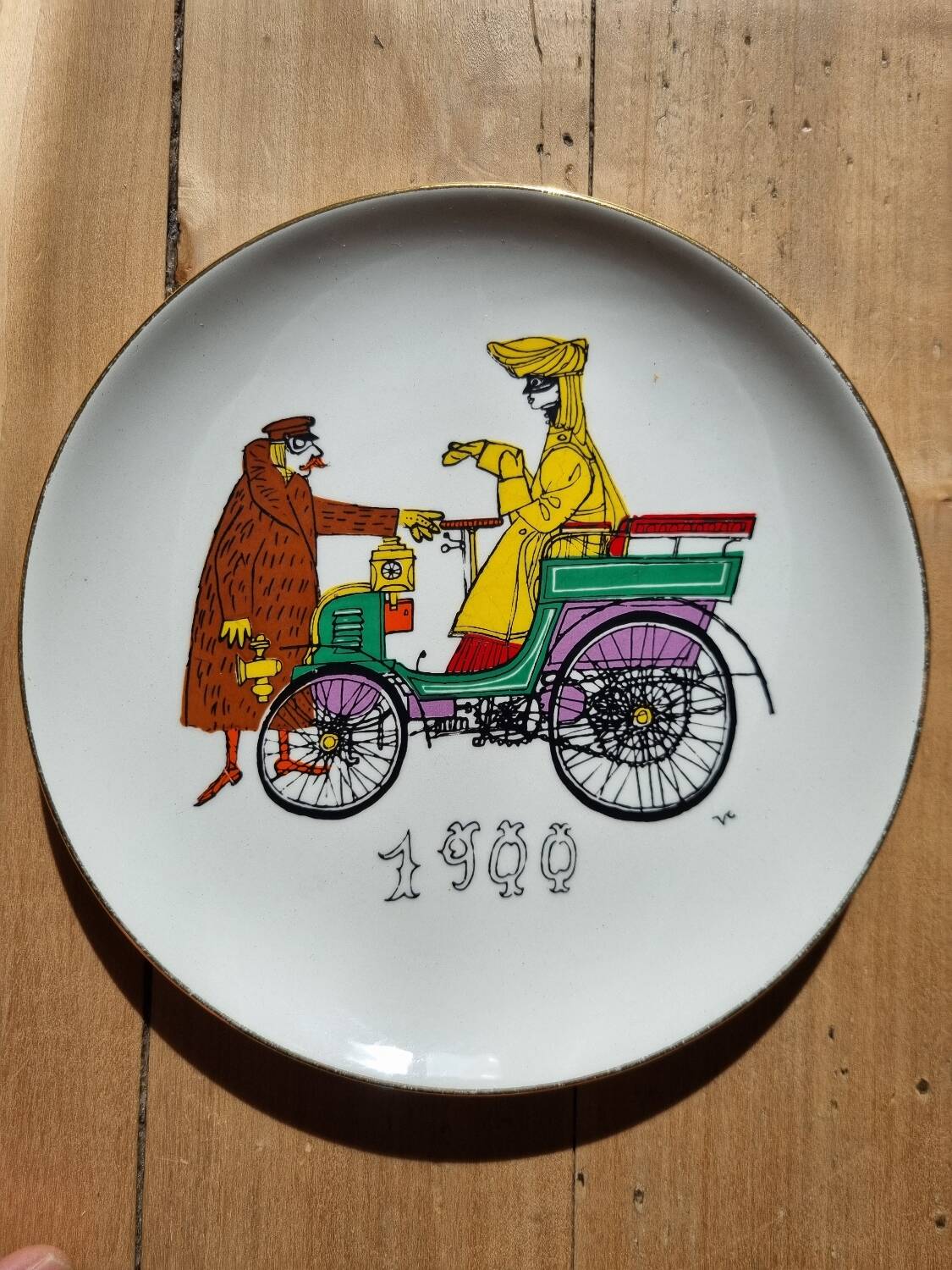 Dessert plates and their Gien earthenware dish illustrated by J. Charmoz automobile theme