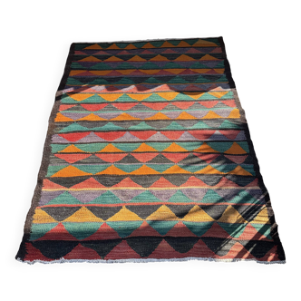 Tapis kilim artisanal multicolore. Turquie, années 70