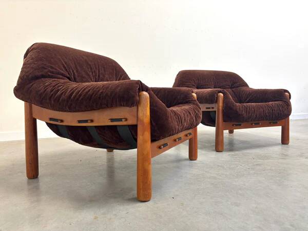 Set of mid-century lounge chairs in oak and teddy