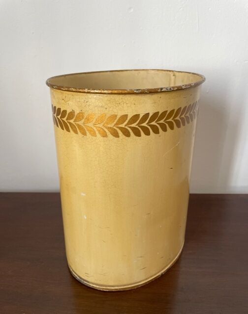 Lacquered sheet metal paper basket