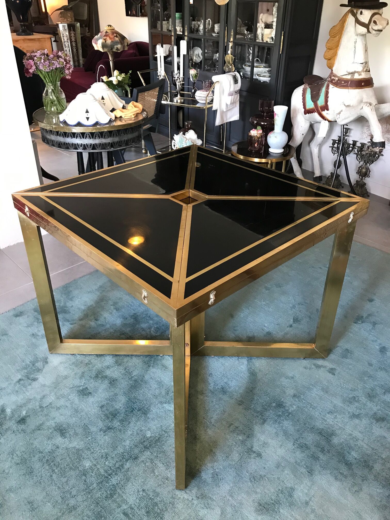 Romeo Rega extendable table