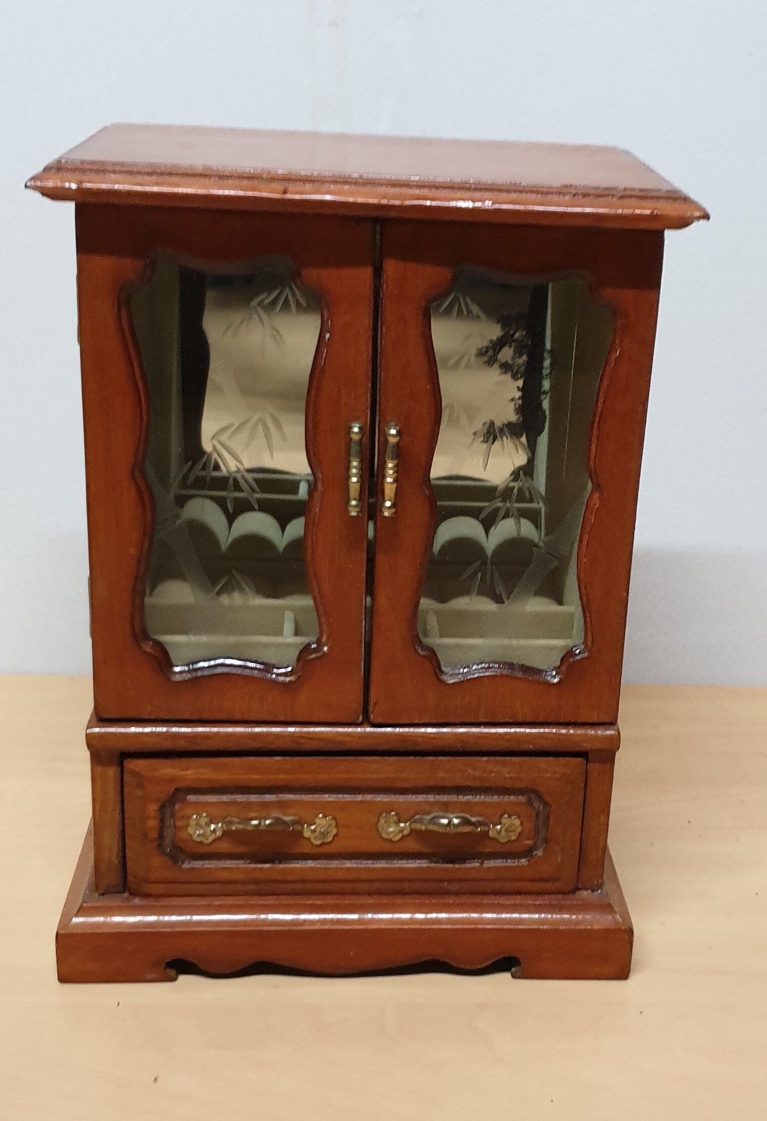 Jewelry box