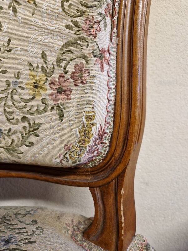 Set of 3 Louis XV style chairs - In carved and moulded wood with flowers