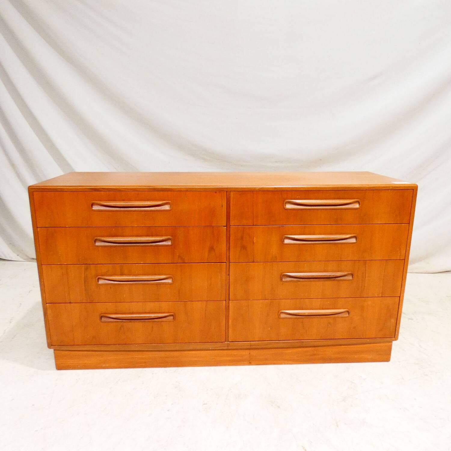 Grande Commode Double G-Plan "Fresco" – Teck – 8 Tiroirs – Design V.B.