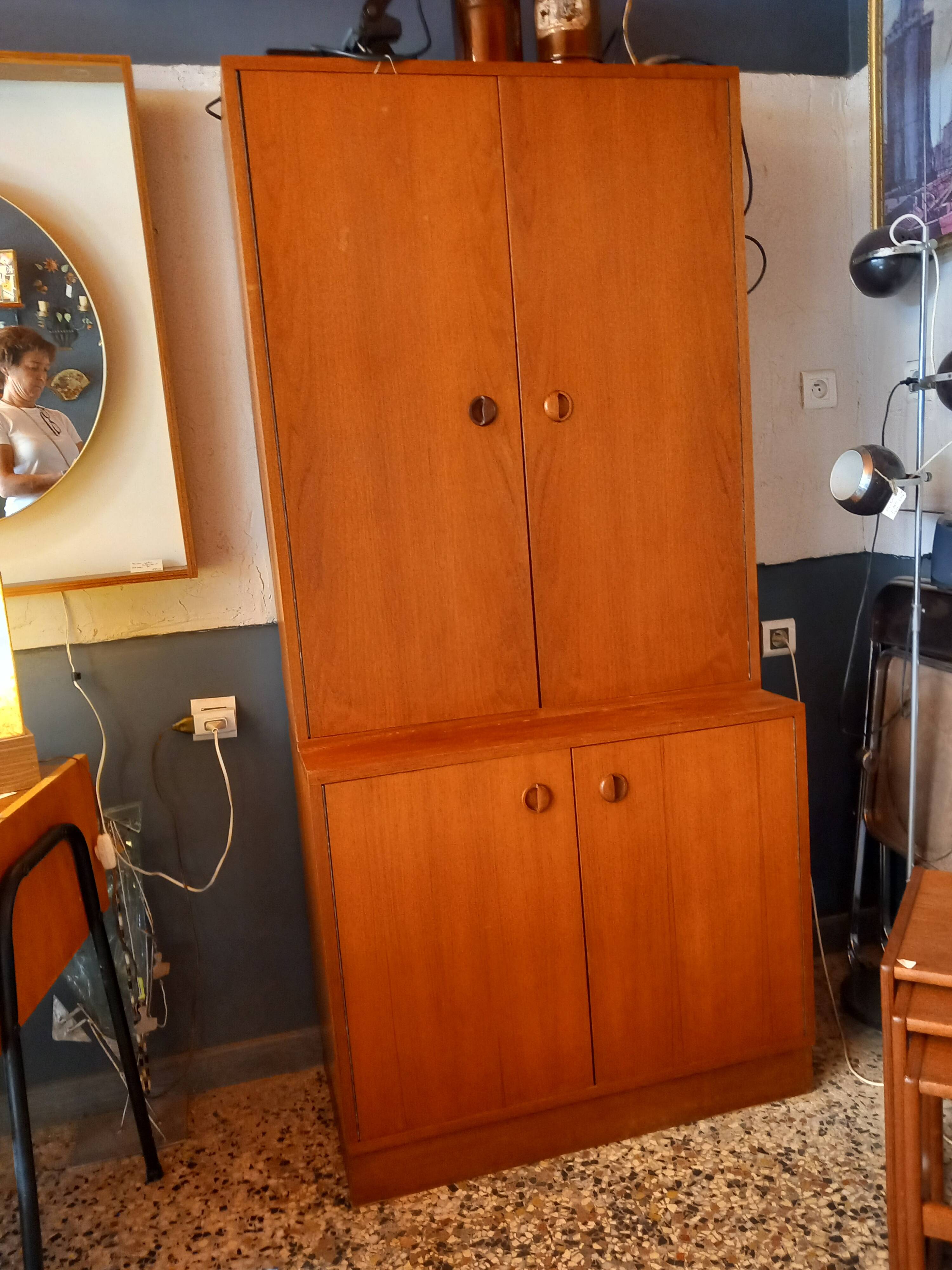 Bookcase shelving unit