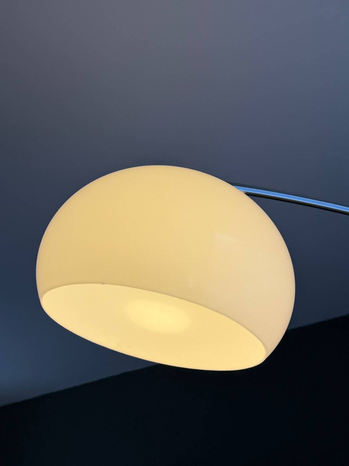 Lampadaire à arc – dans le goût du modèle Arco