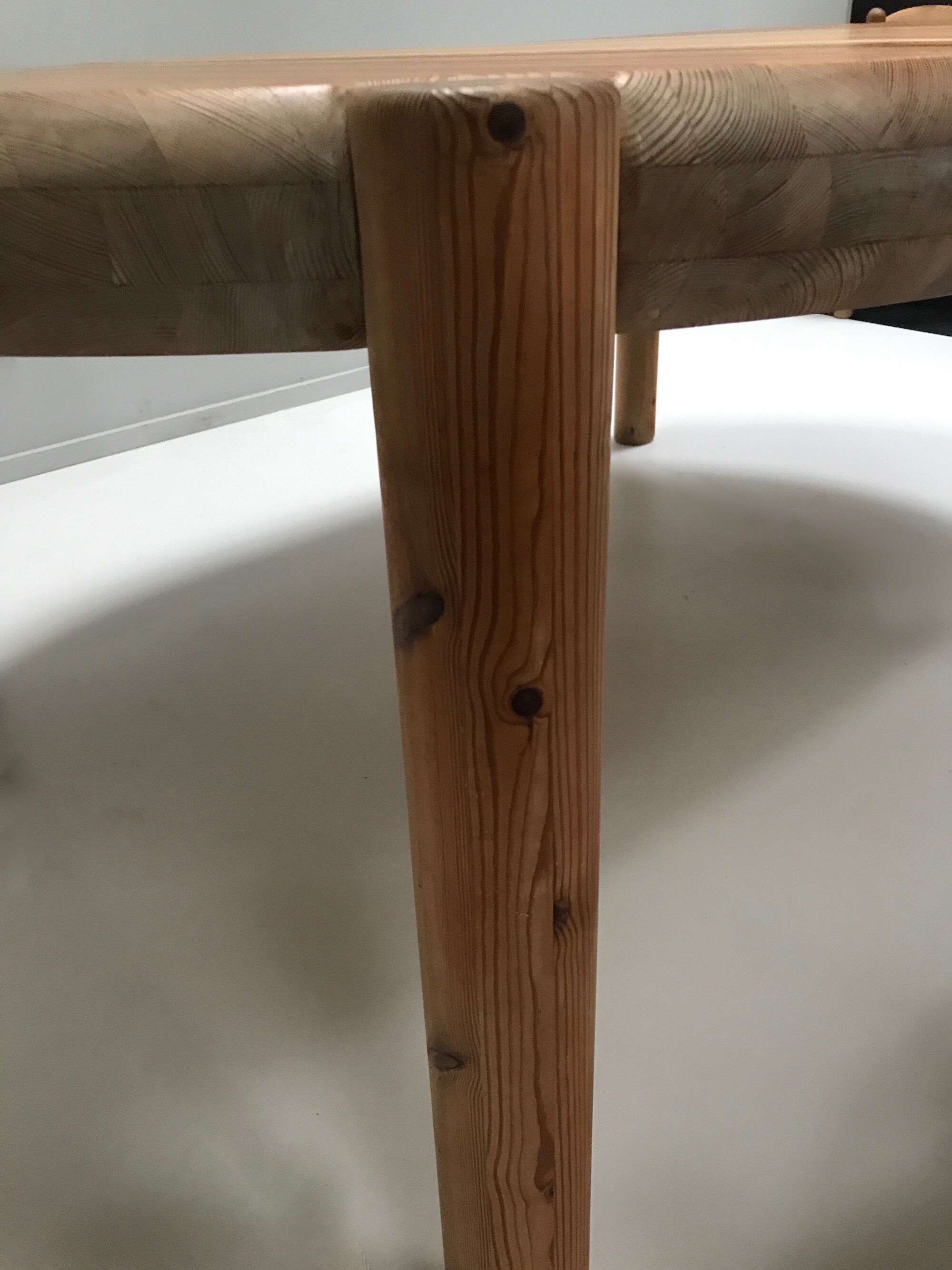Brutalist pine extendable round dining table by Rainer Daumiller for Hirtshals Savvaerk 1970s