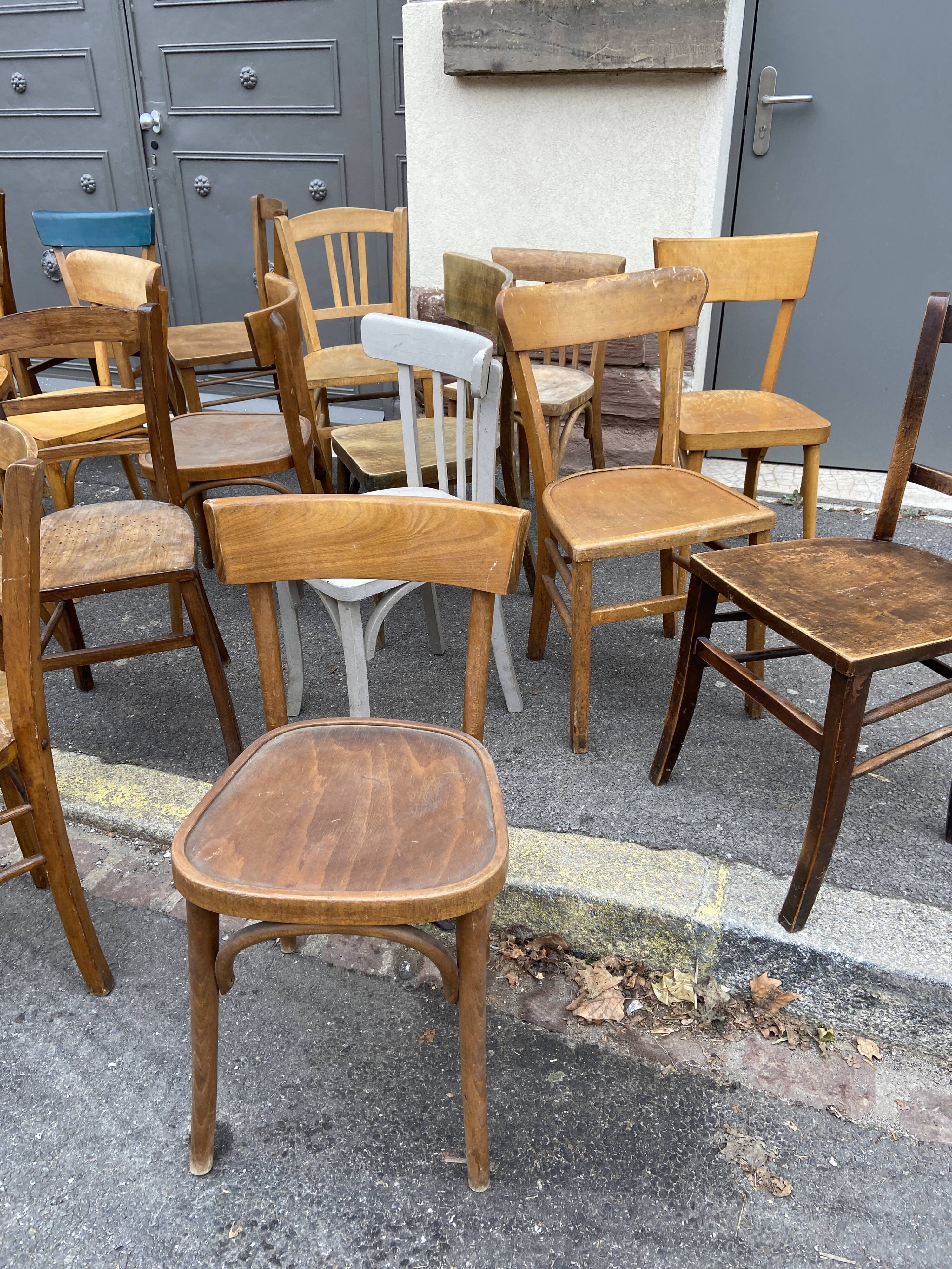 Lot 25 chaises bistrot restaurant bois courbé vintage