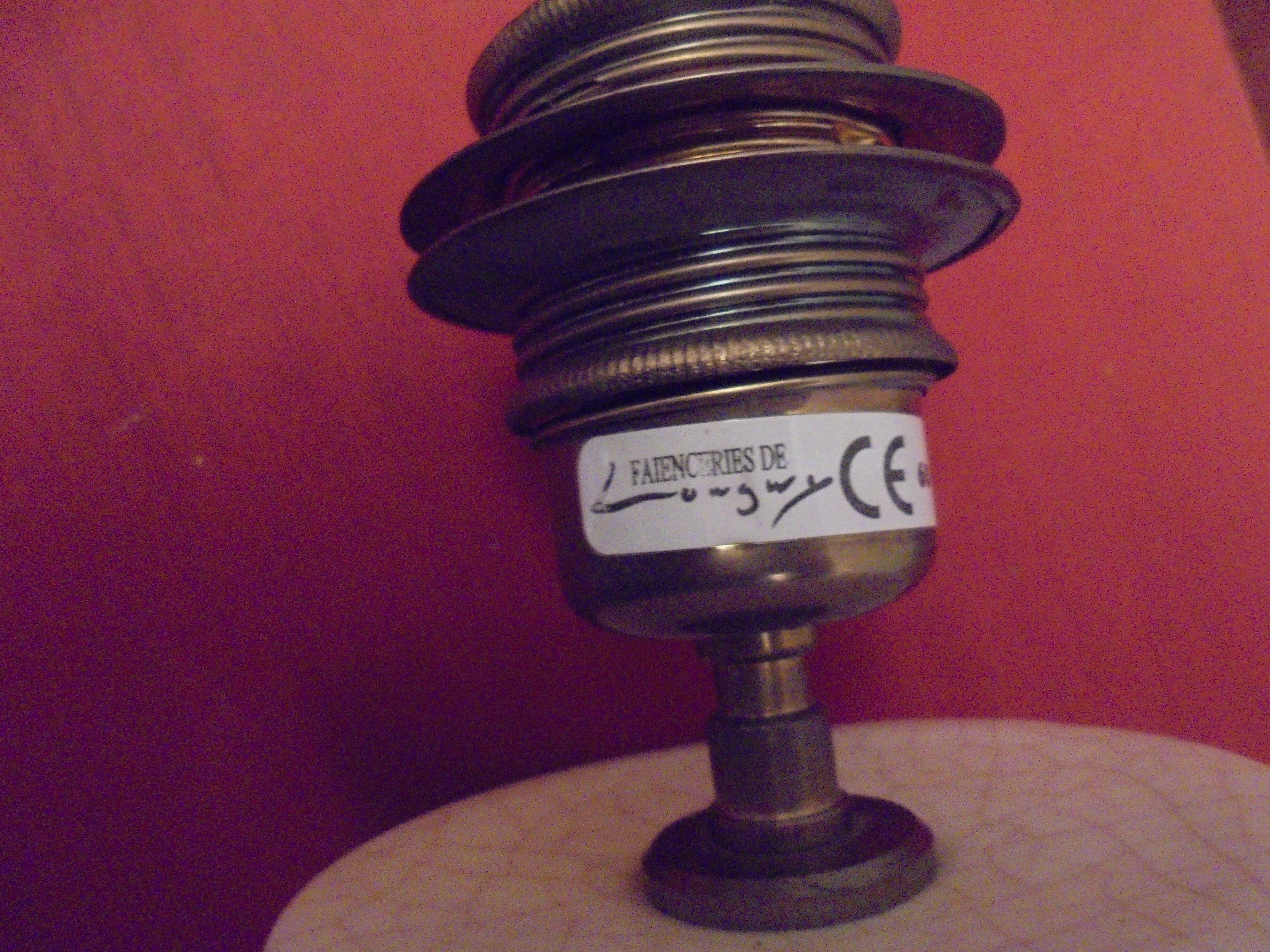 Longwy-designed lamp pose