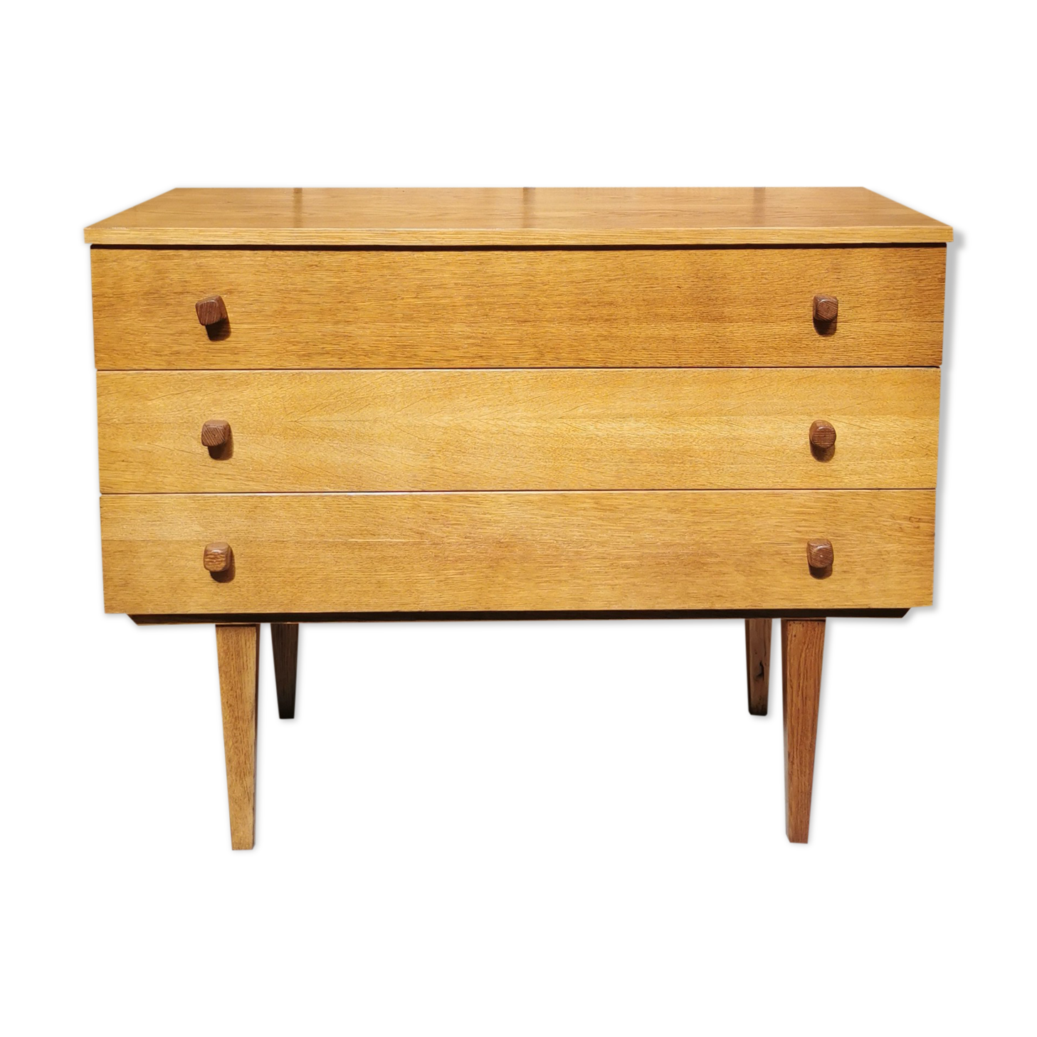 Oak chest of drawers