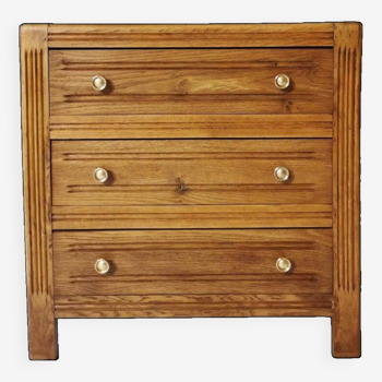 Oak chest of drawers