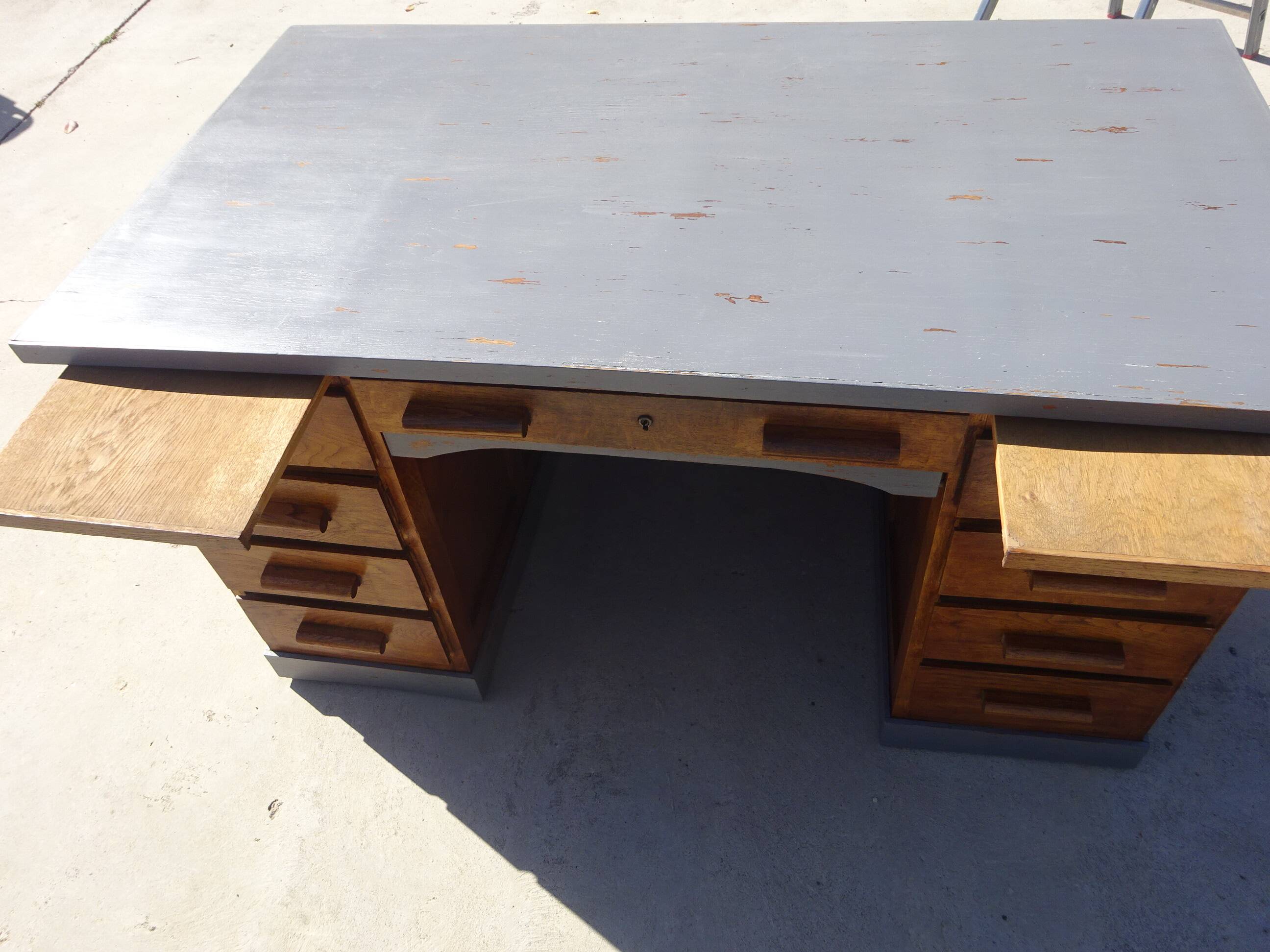 American desk, 9 drawers