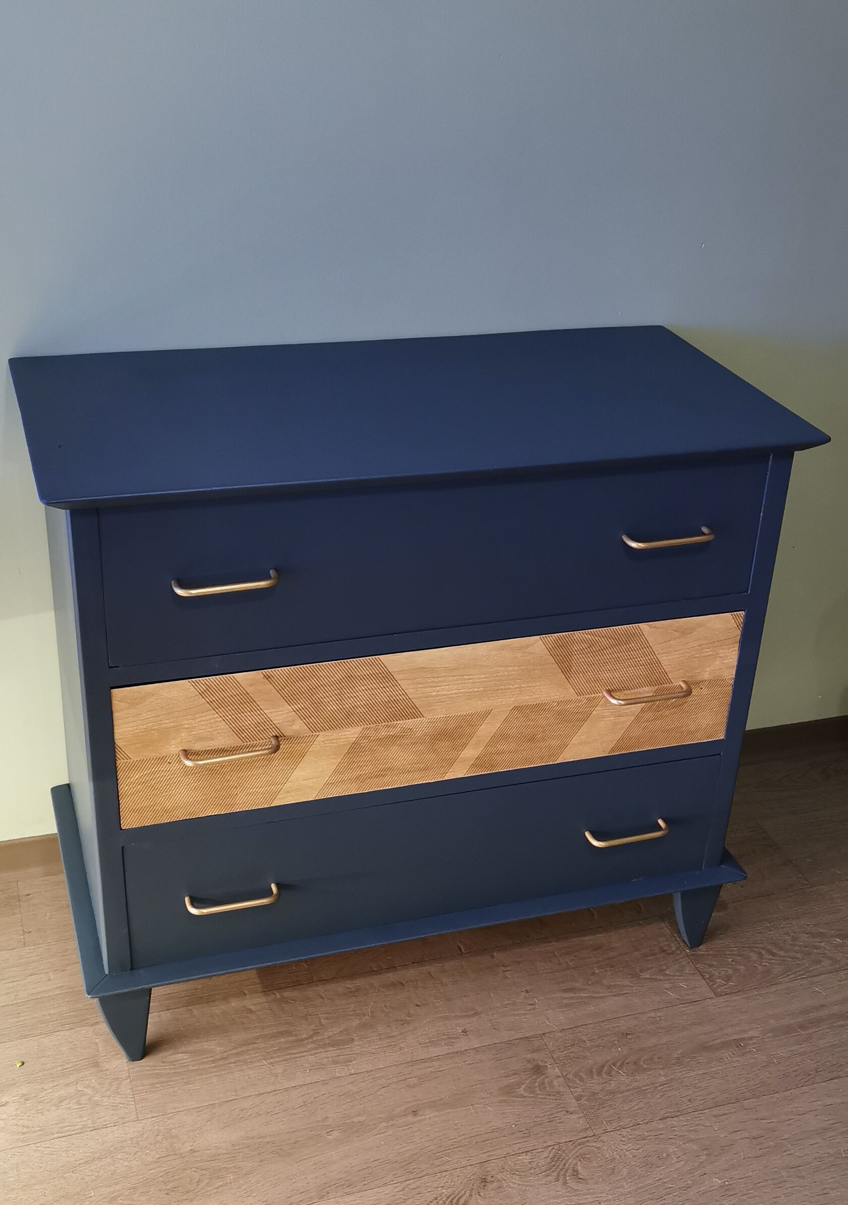 Vintage chest of drawers