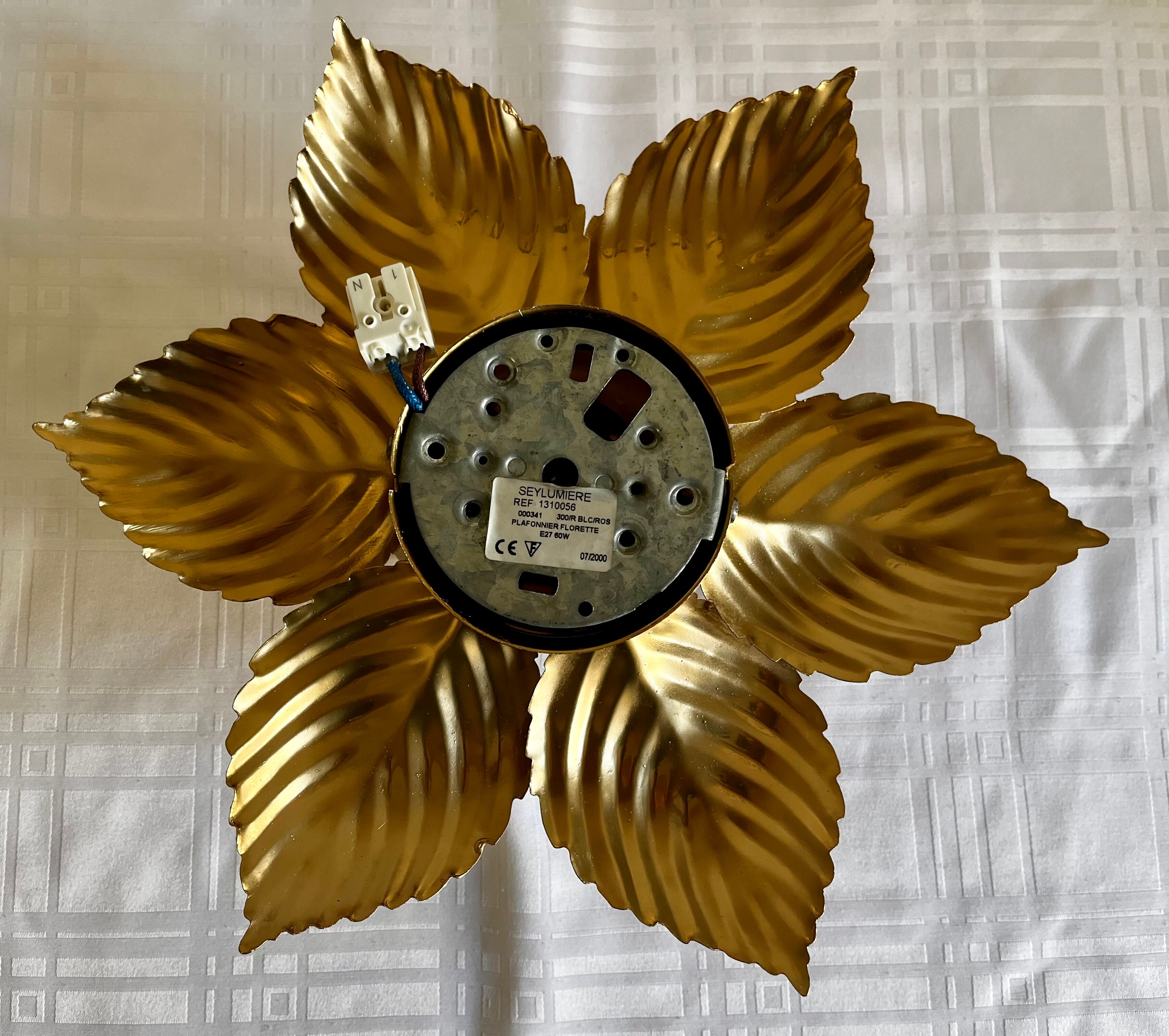 Golden flower wall lamp