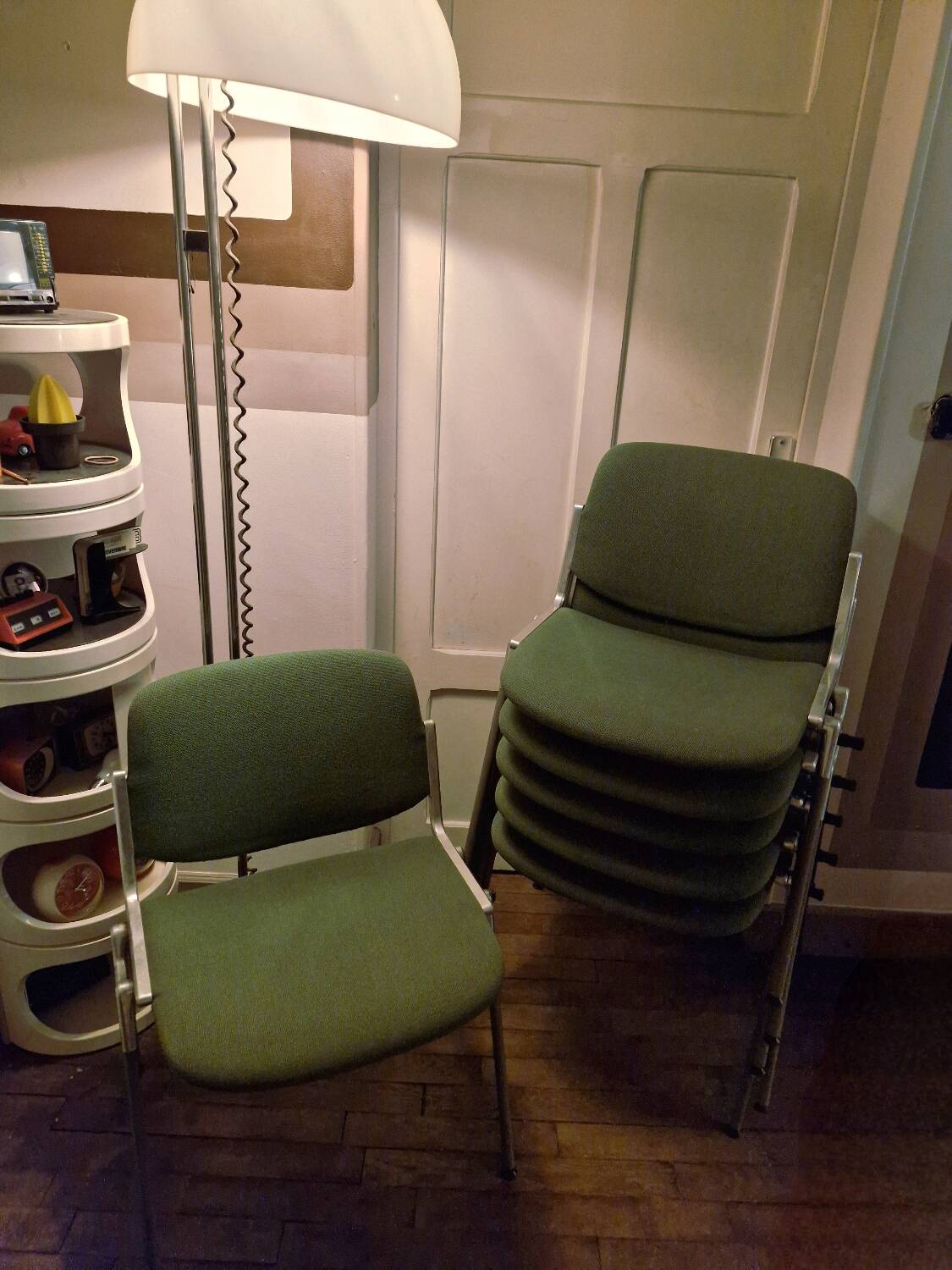 Suite of 6 DSC 106 chairs by Giancarlo Piretti for Castelli / Anonima.