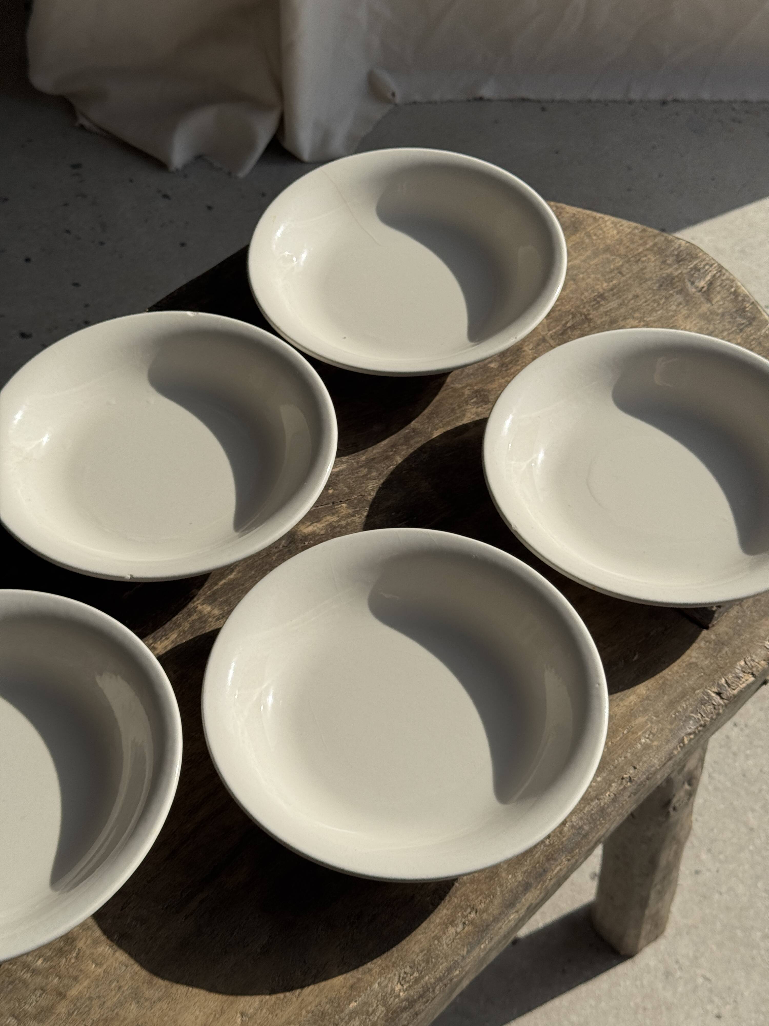 Set of 5 thick white deep plates, no brand, D21.5.