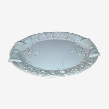 Paire de plats en porcelaine vernissée blanche