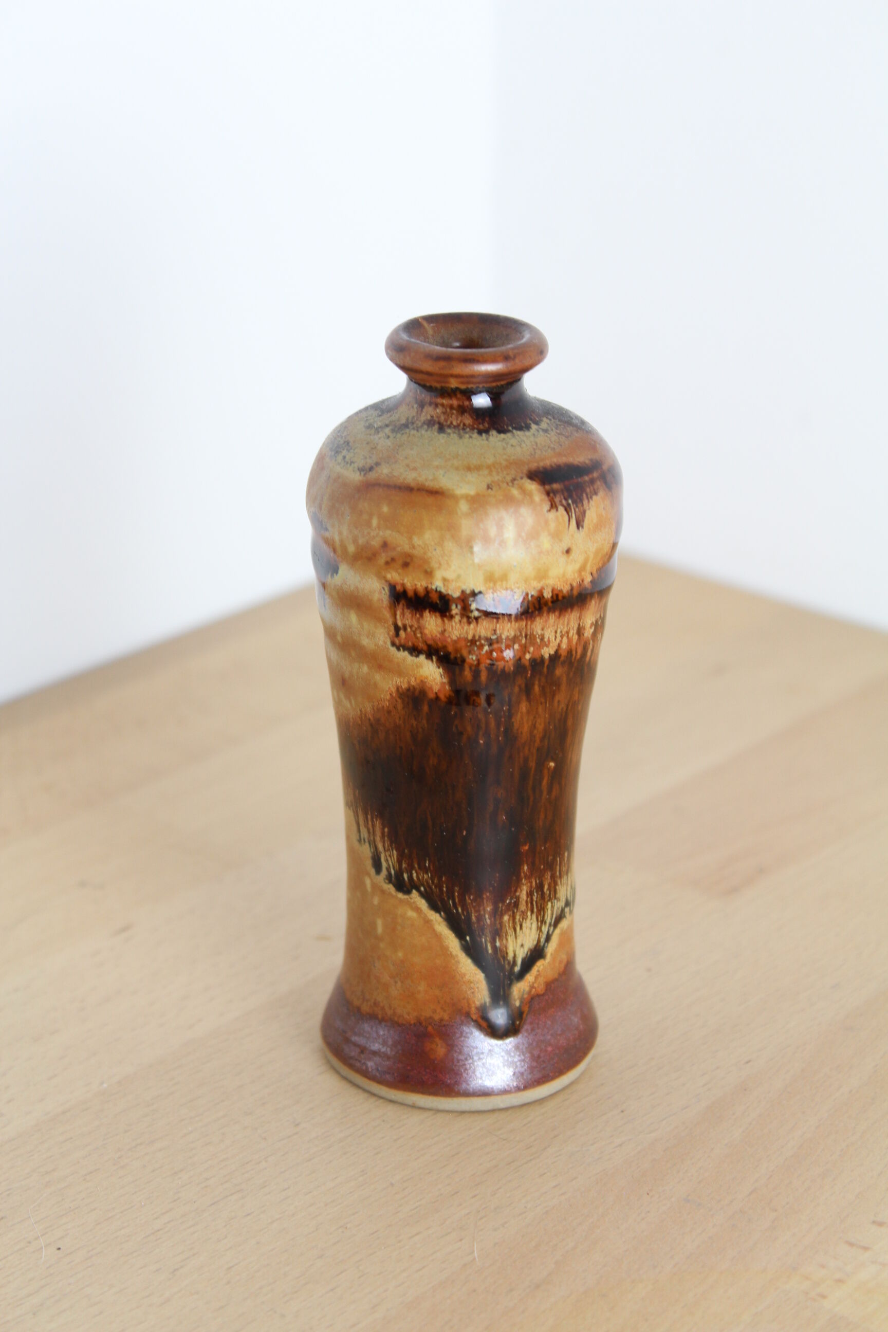 Vase 13cm brown ceramic doilies