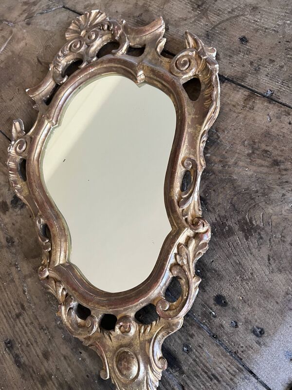 Miroir ancien baroque doré à la feuille – bois sculpté