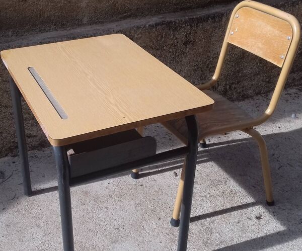 Bureau écolier vintage années 70 avec chaise et casier à cartable Métalbois