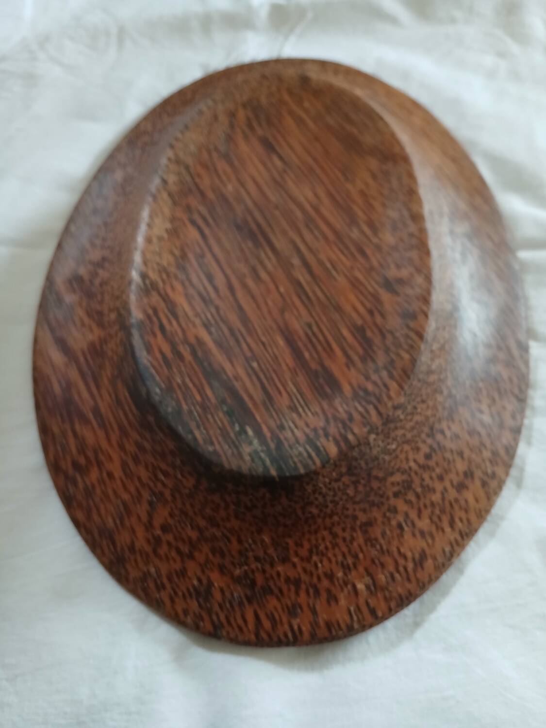 2 coconut wood dishes