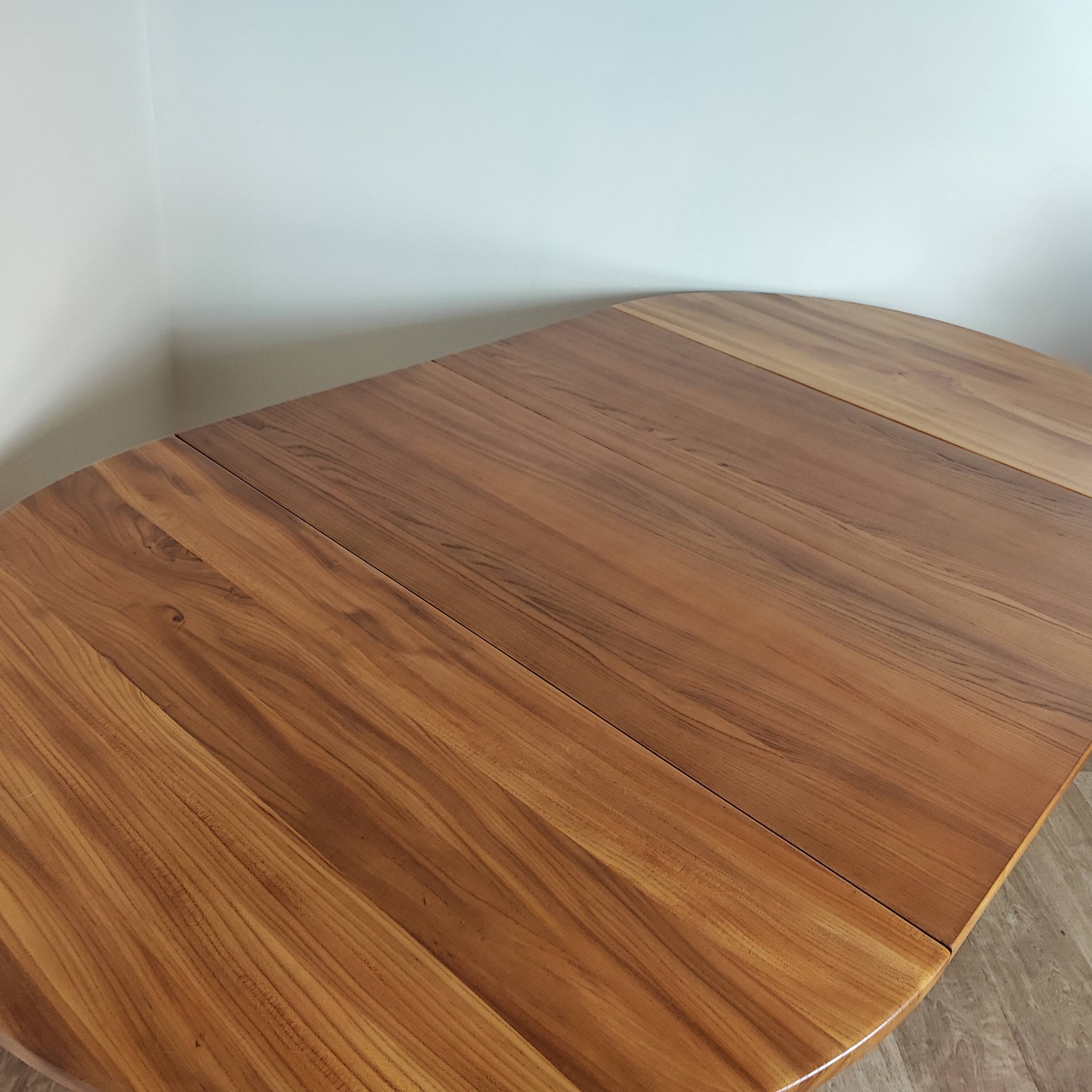 Round extendable elm table