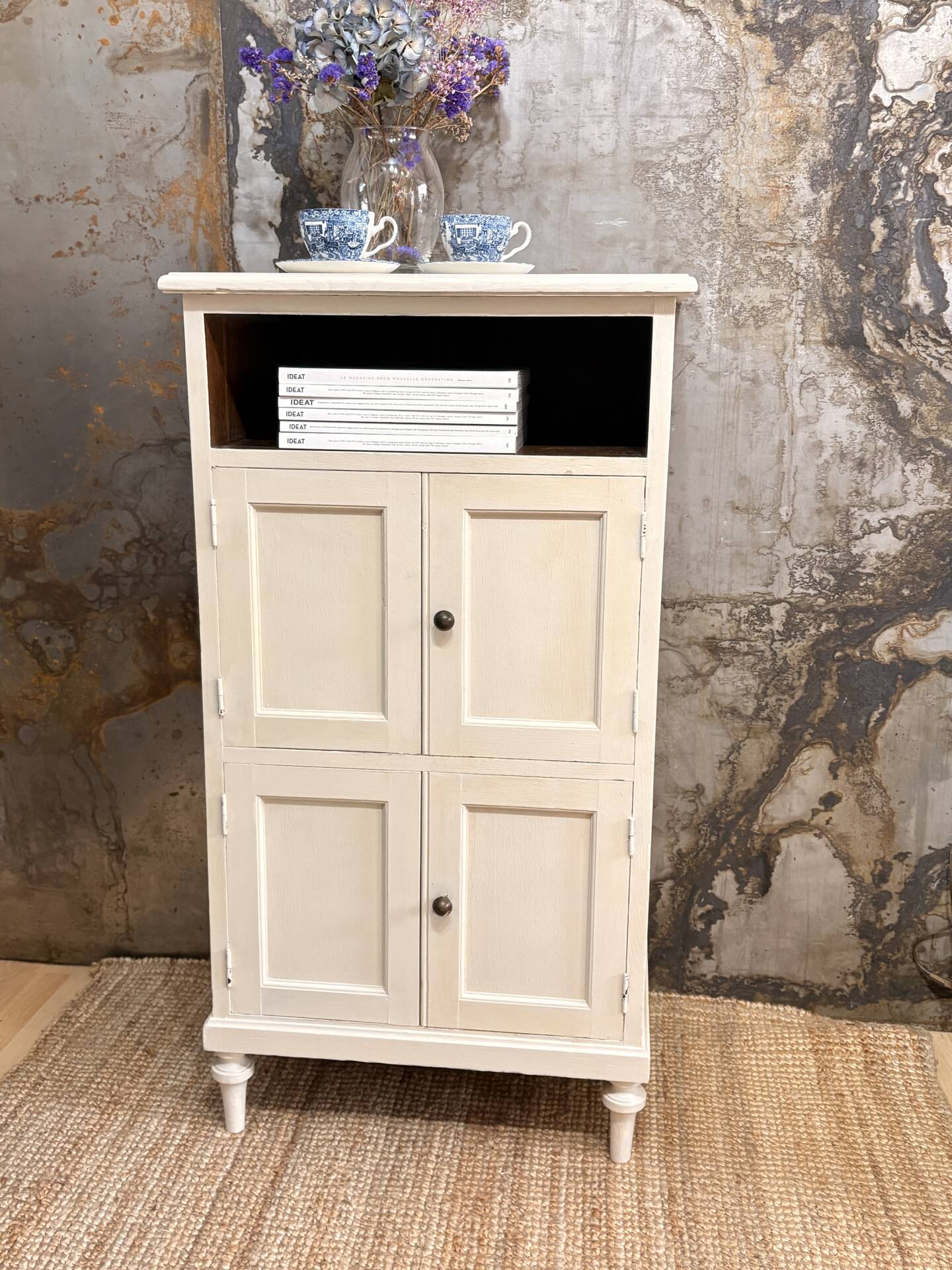 Buffet in linen colour