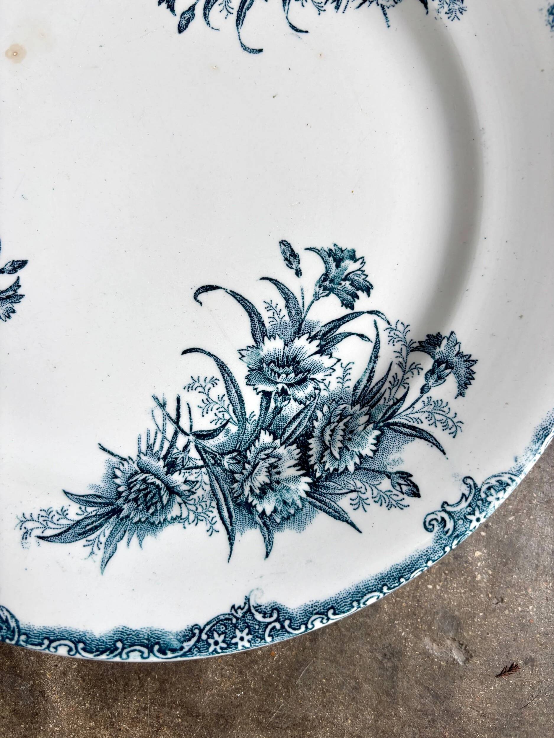 Léon Graves round dish in blue ironstone, "Oeillets" service