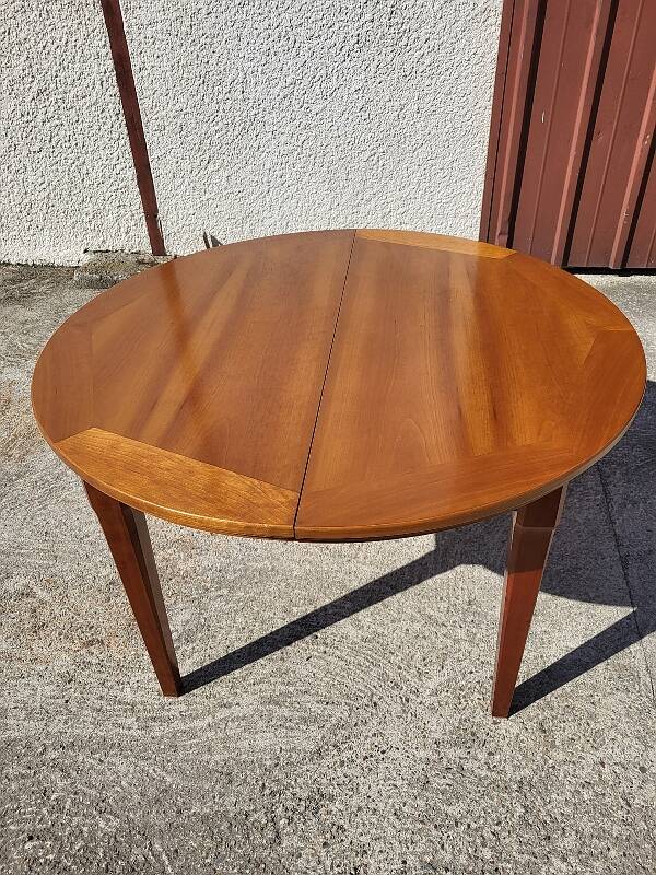 Table ronde avec une allonge en merisier