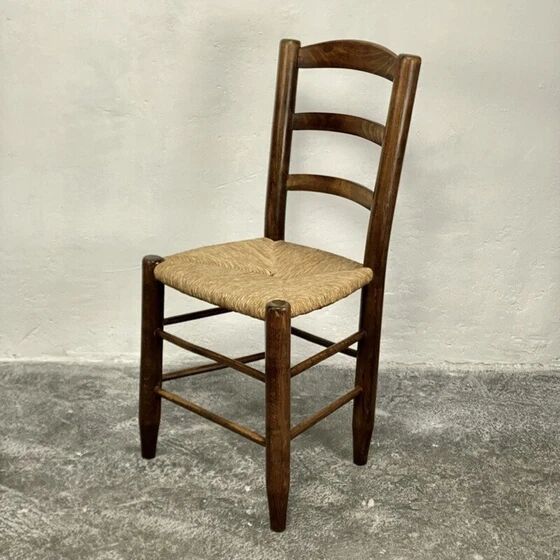 Vintage chair in solid wood and straw