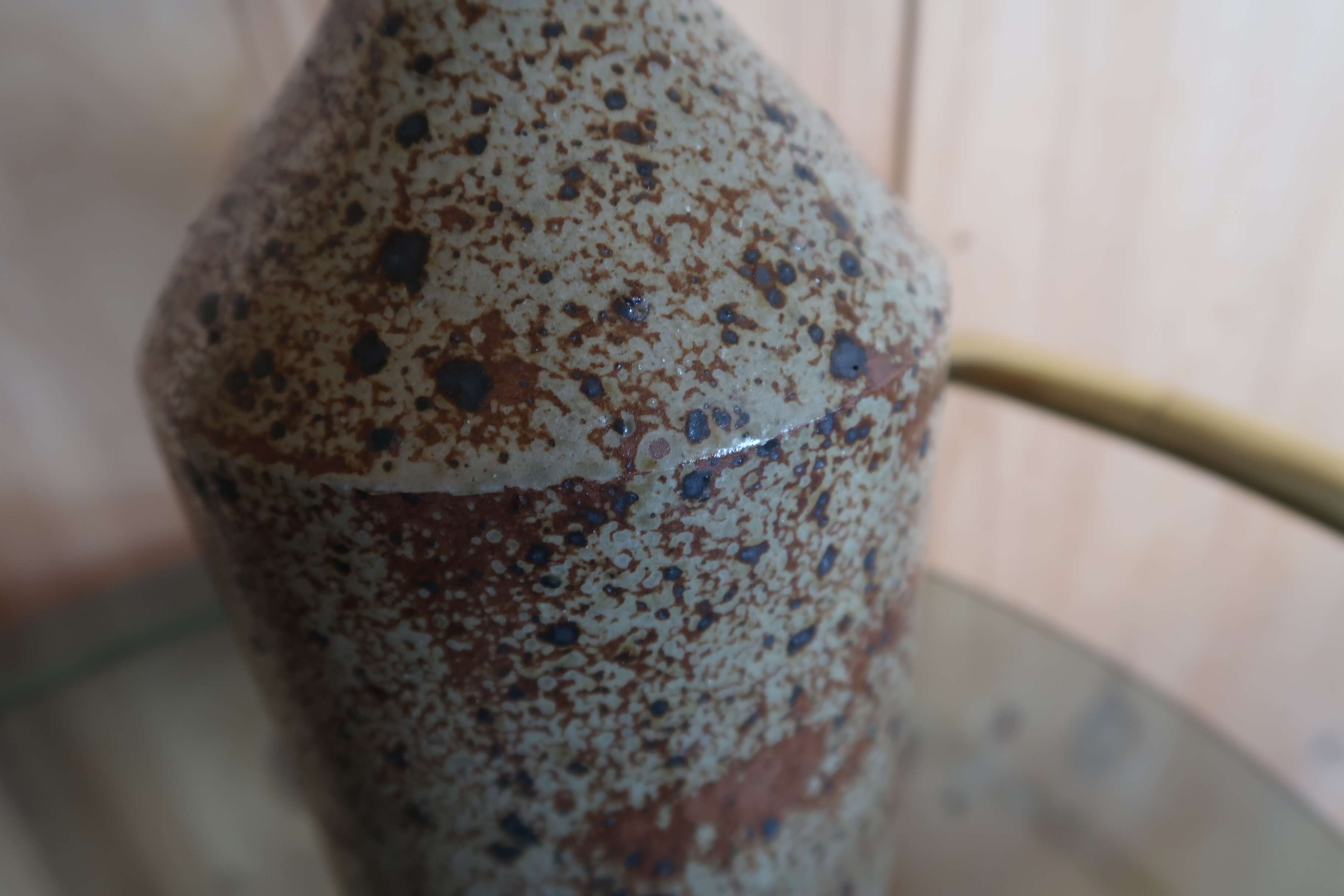 Speckled sandstone vase