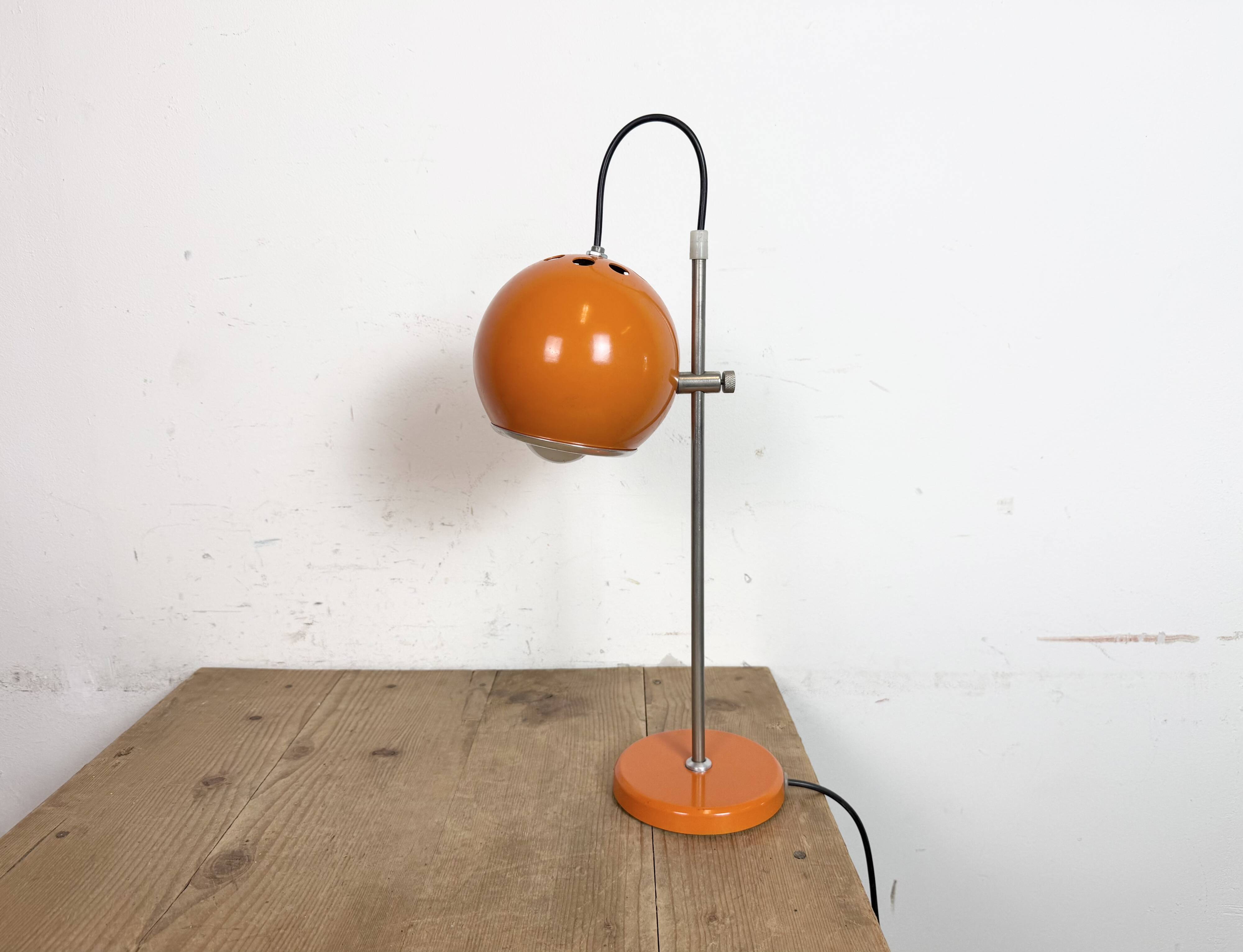 Lampe de table hongroise orange vintage d'Elektrofem, années 1970