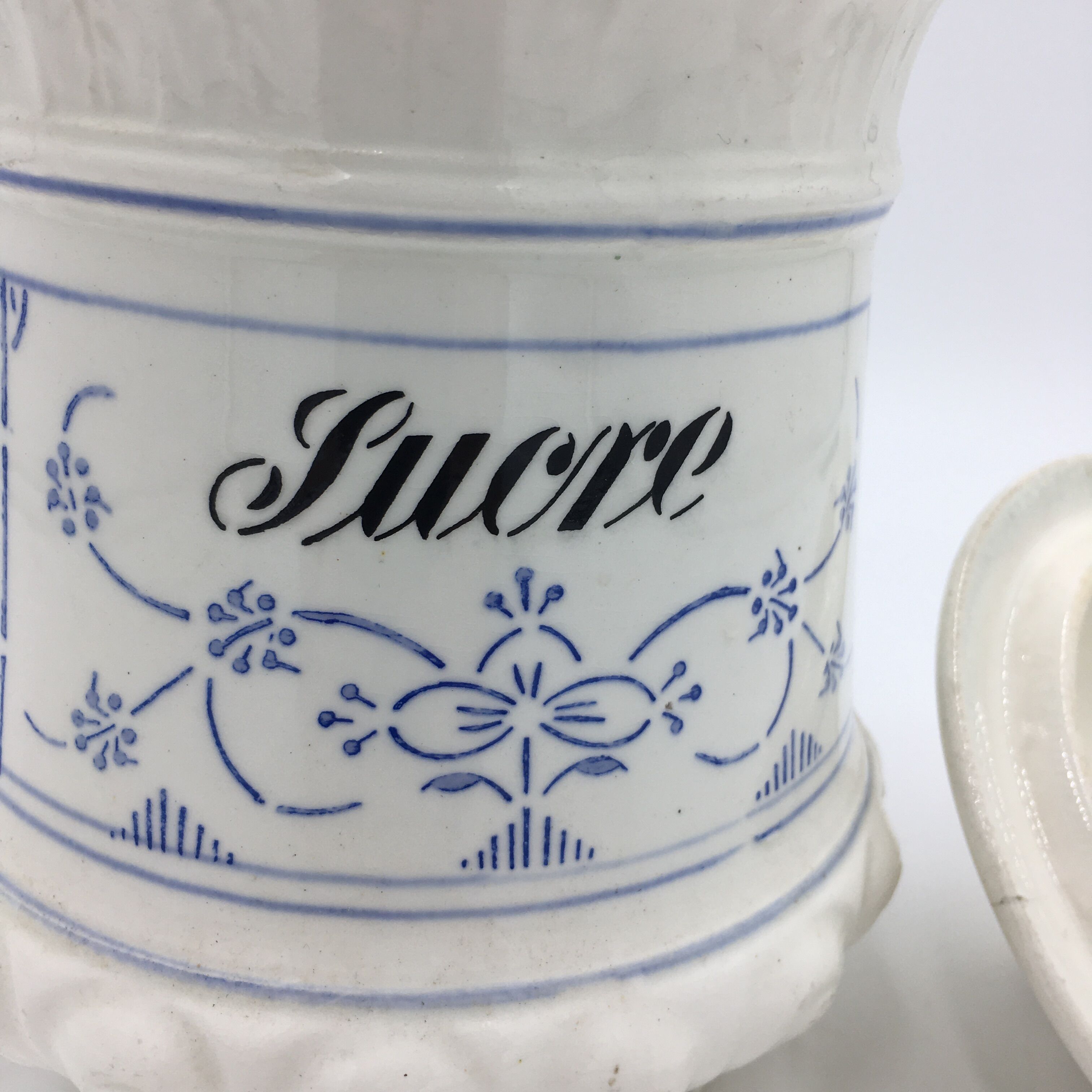 Ceramic sugar pot