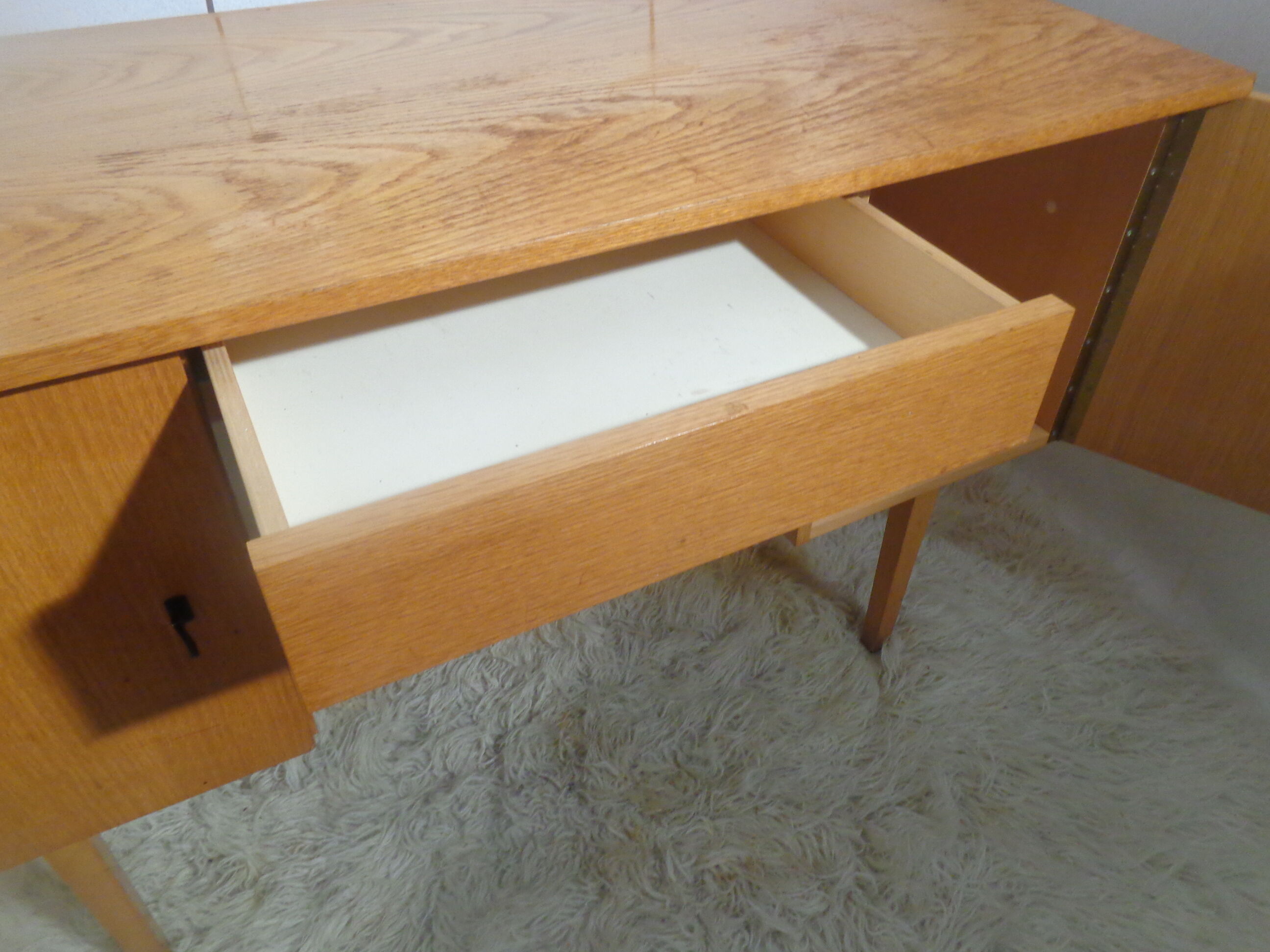 Bureau vintage des années 60 en bois clair