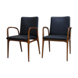 Suite de 2 fauteuils en cuir noir et bois