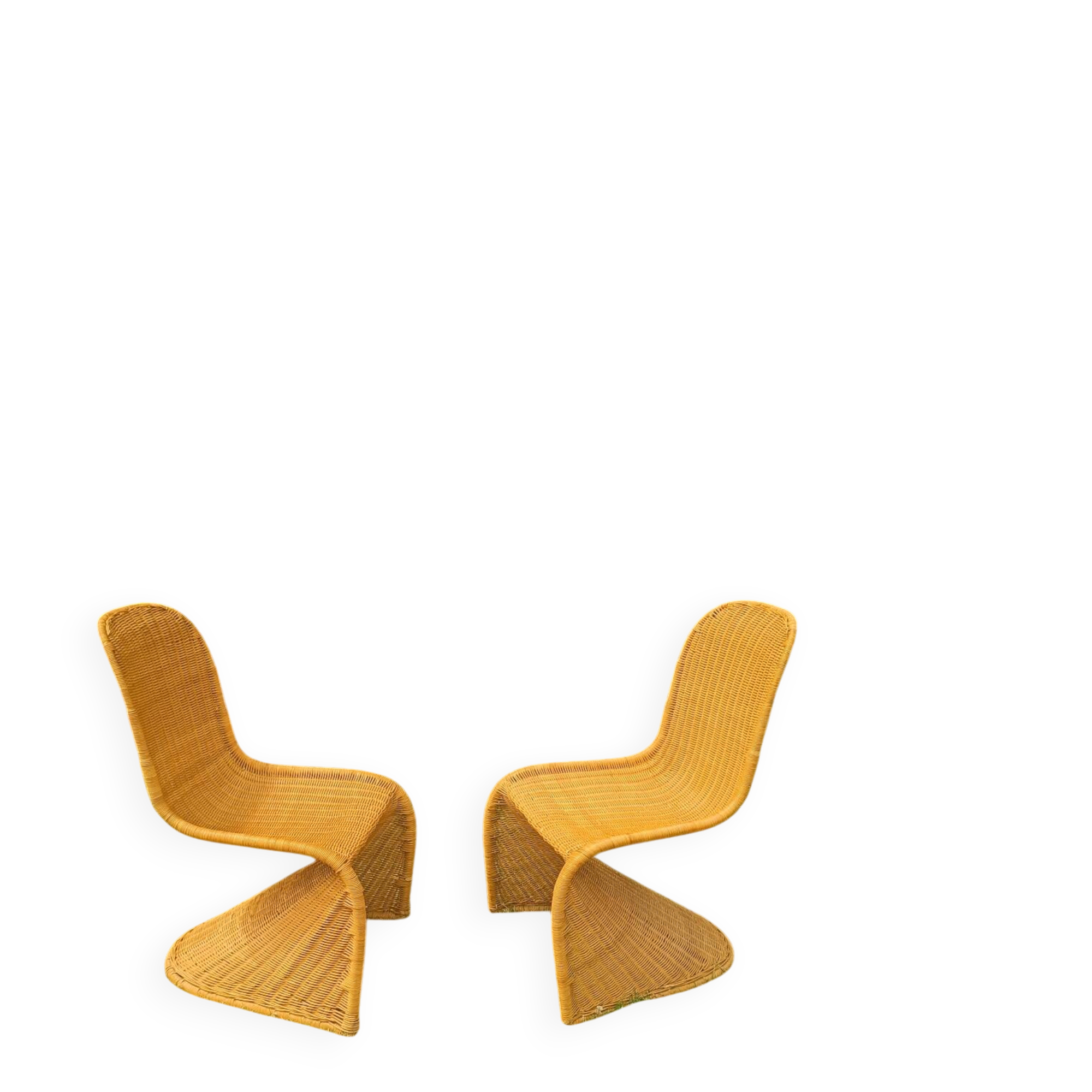 Vintage rattan chairs – cantilever design in the style of Panton – 1970s