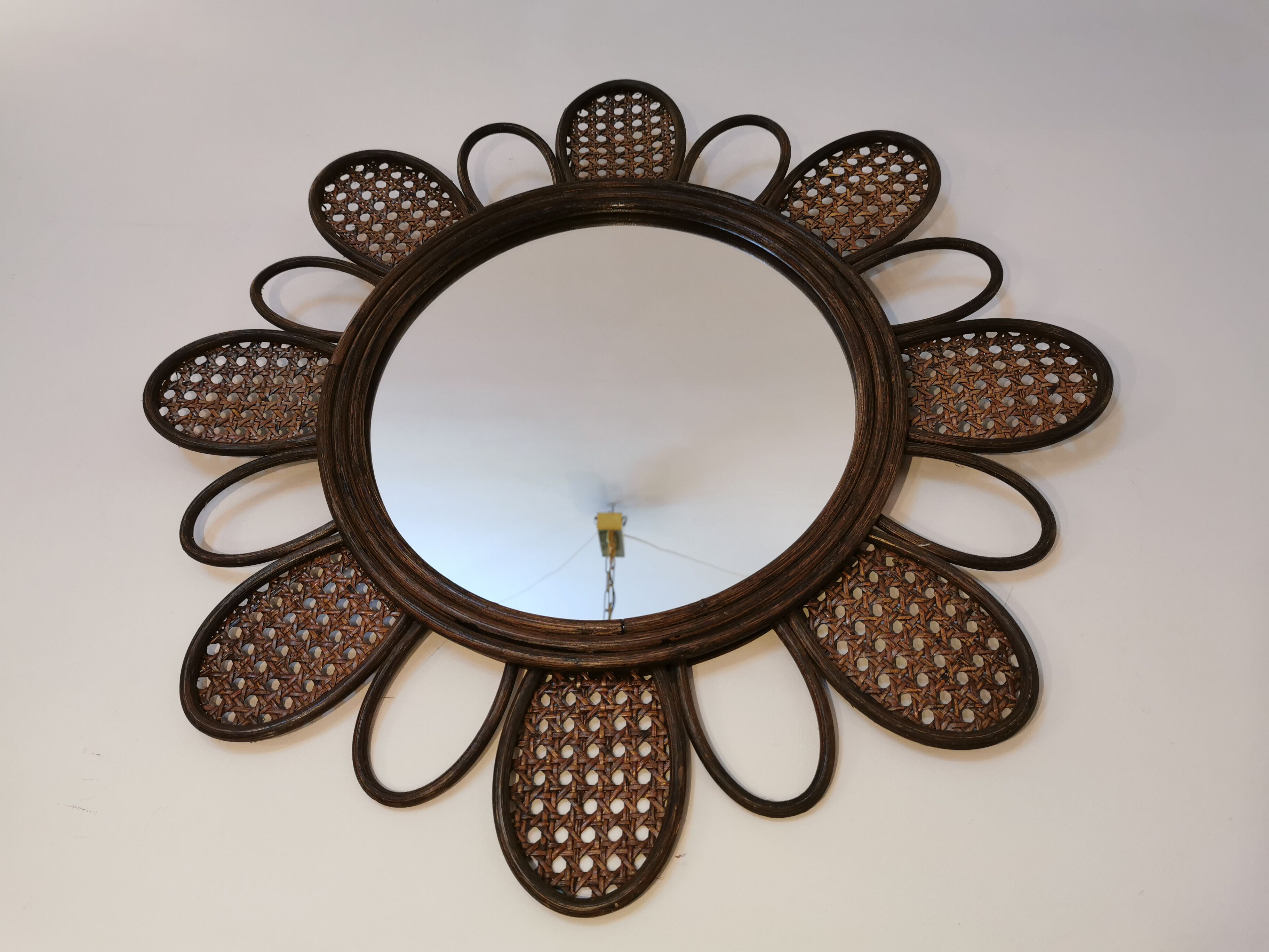 Vintage flower mirror in rattan and cannage 60s/70s