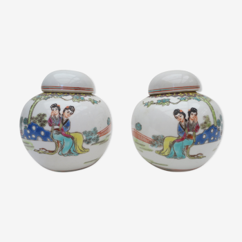 Duo de pots couverts  en porcelaine de chine avec décors