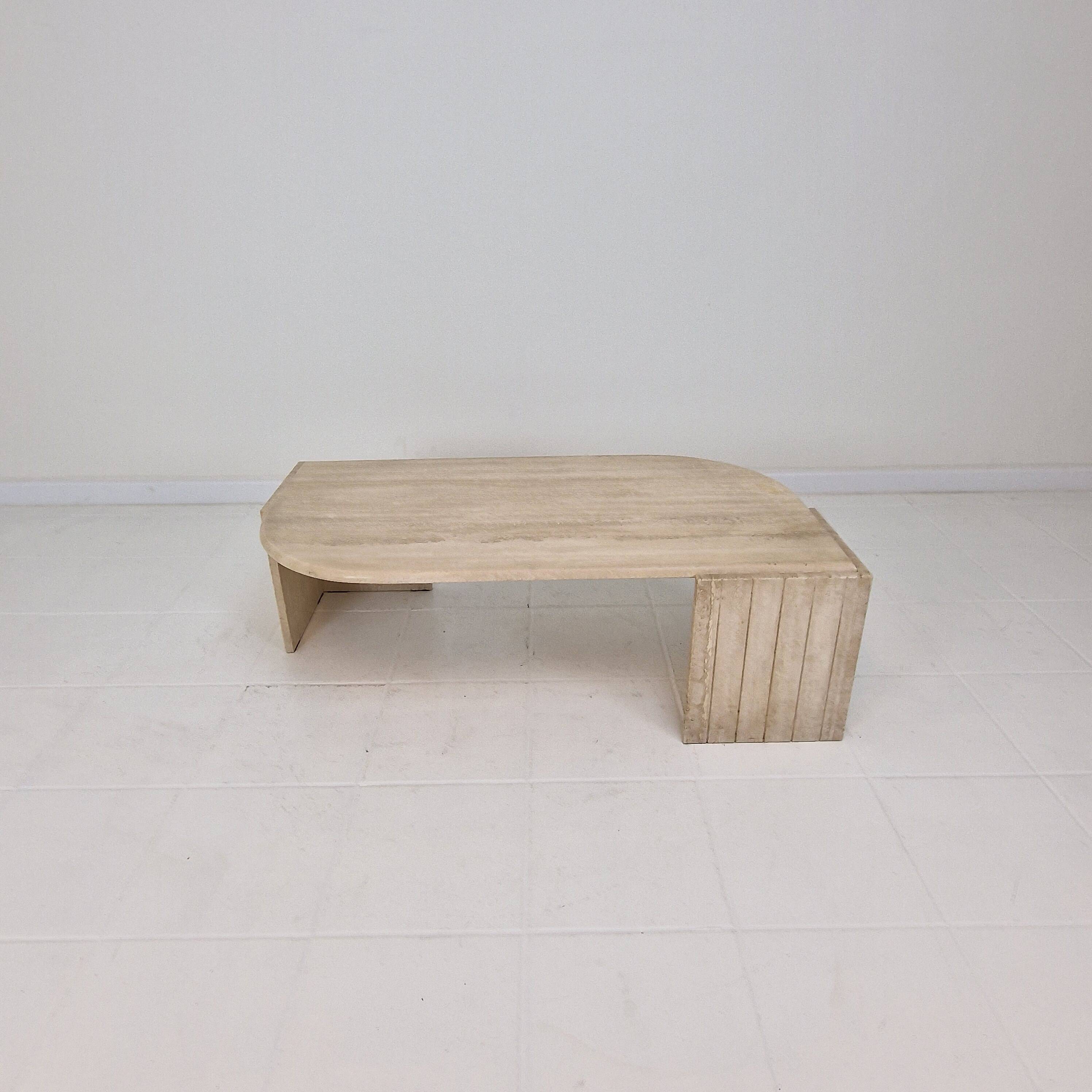 Table basse italienne en travertin, années 1980