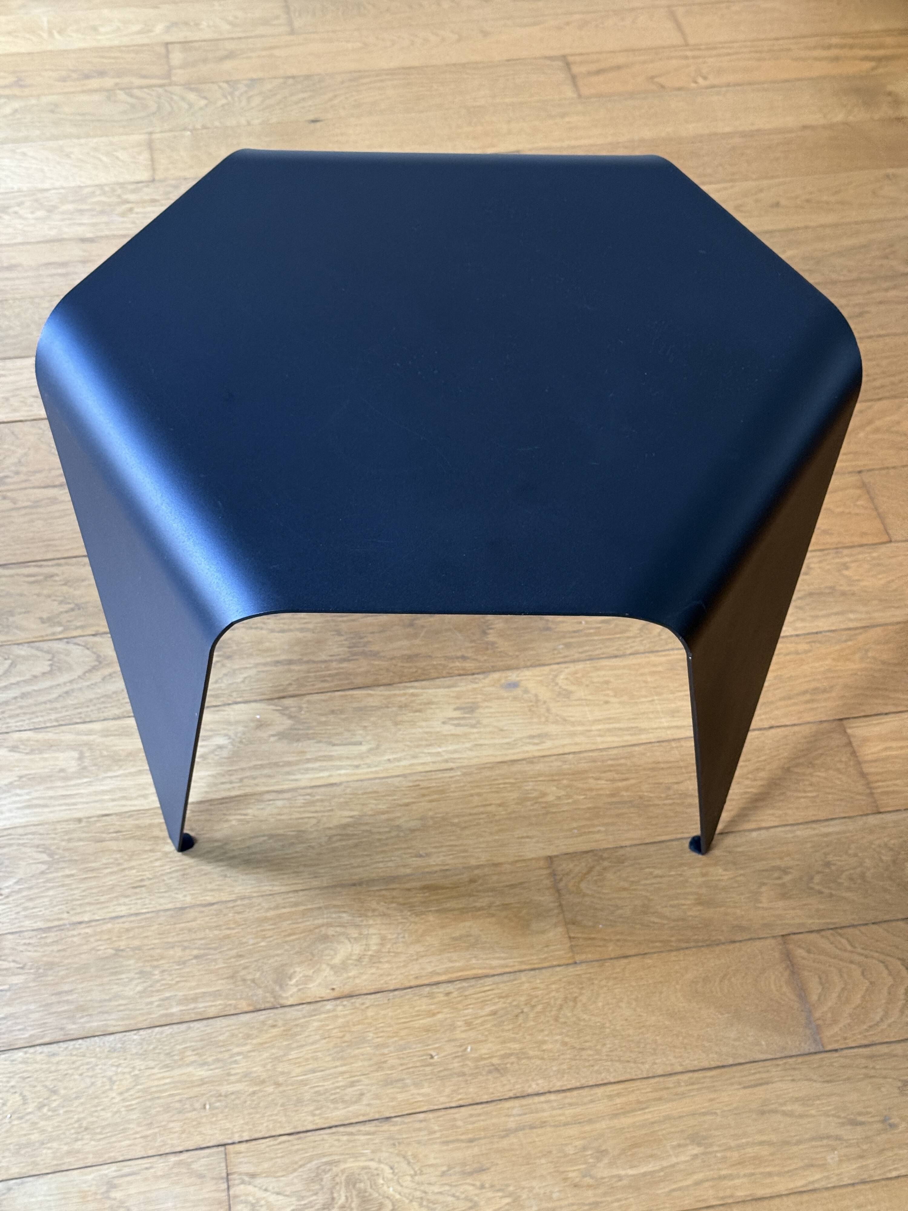 Bee side table by Gesa Hansen – The Hansen Family