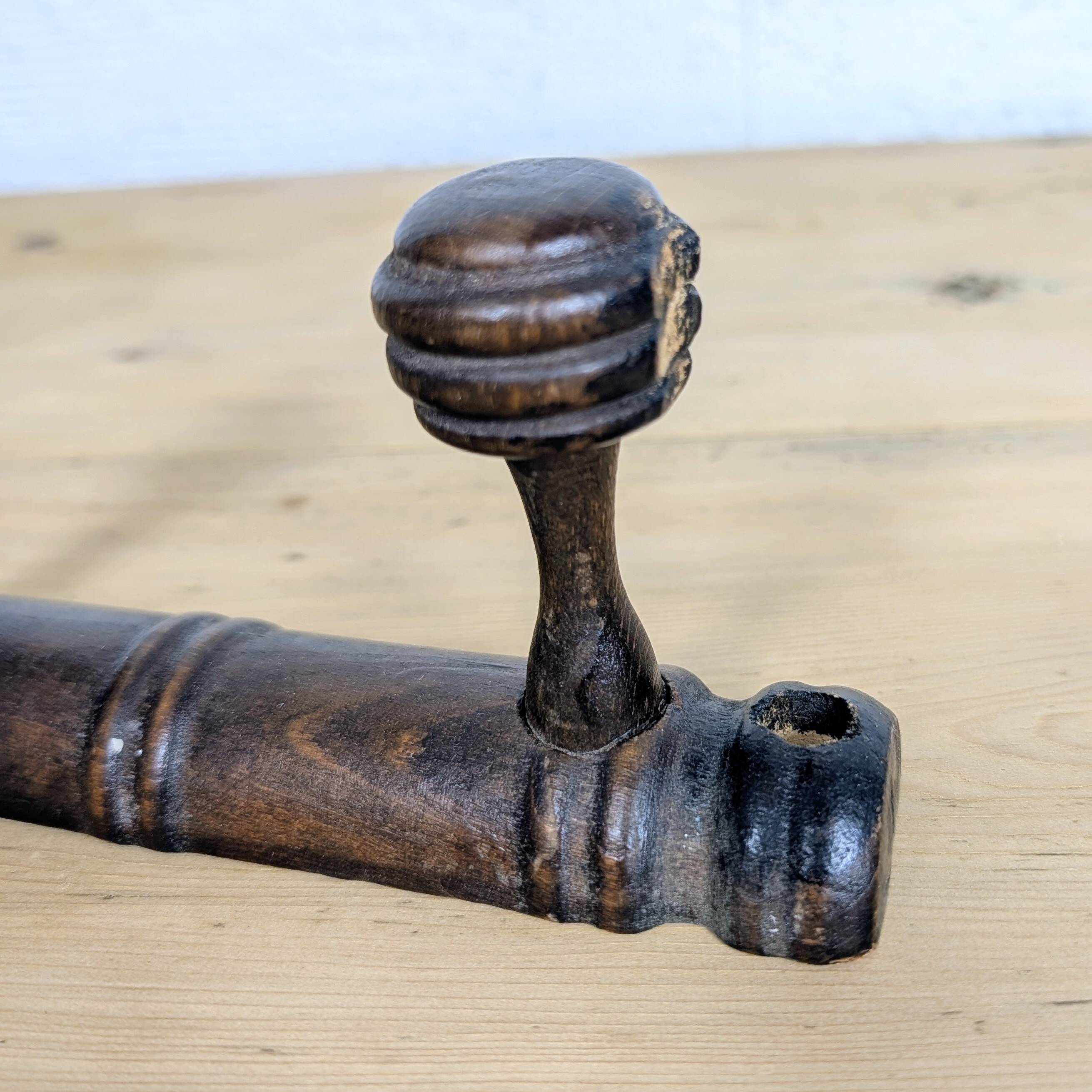 Porte-manteau en bois tourné