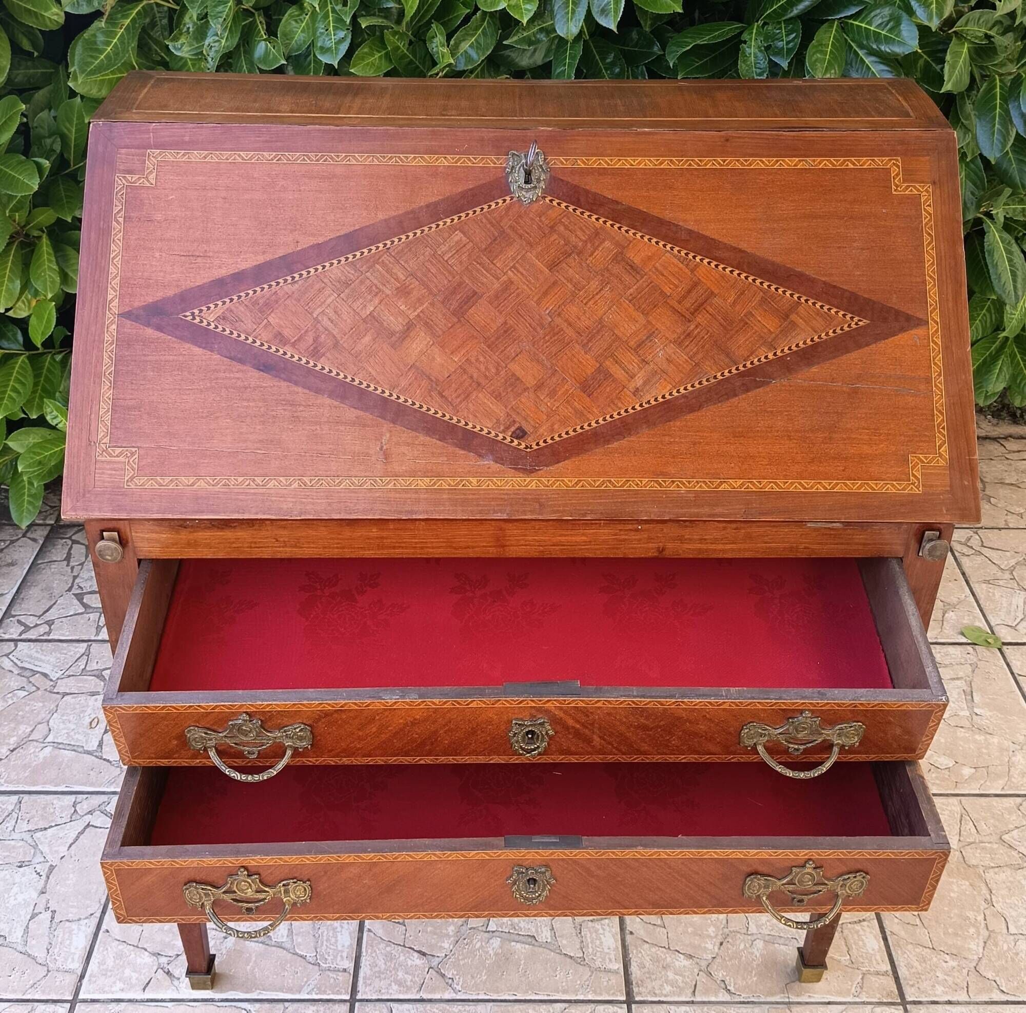 Scriban style English in mahogany.