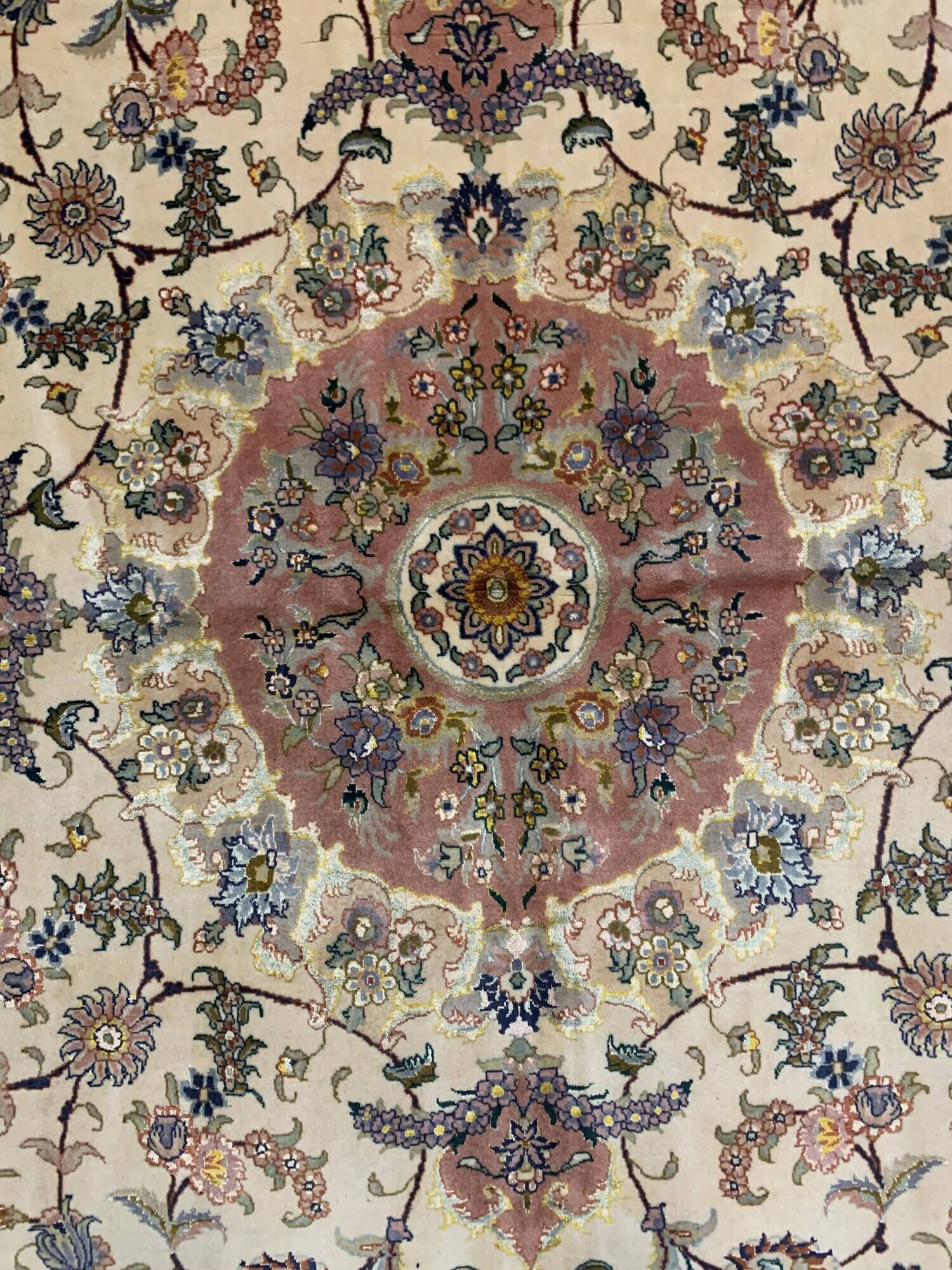 Authentic Tabriz Persian Carpet in Kork Wool and Silk (50 Raj) – 200 x 200 cm