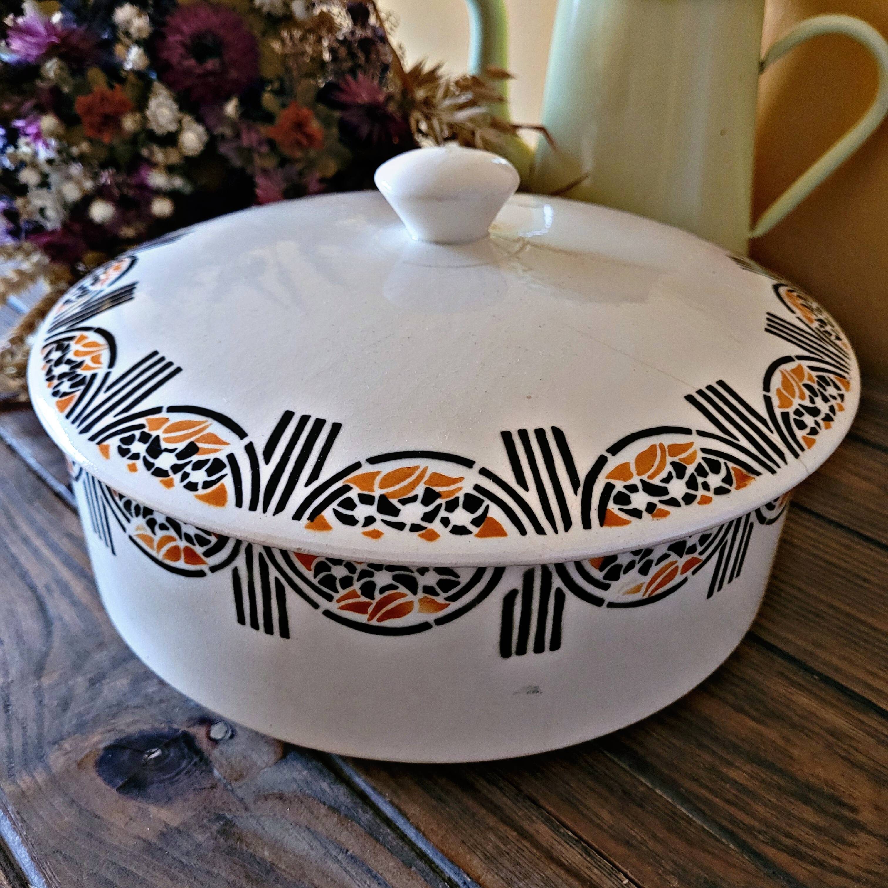 Badonviller Montmartre dish with lid